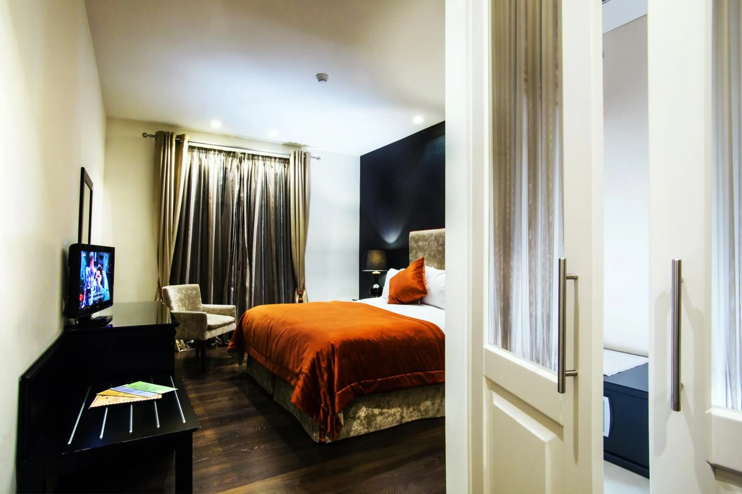 Photo of the whole room, Bed in Nymfasia Resort