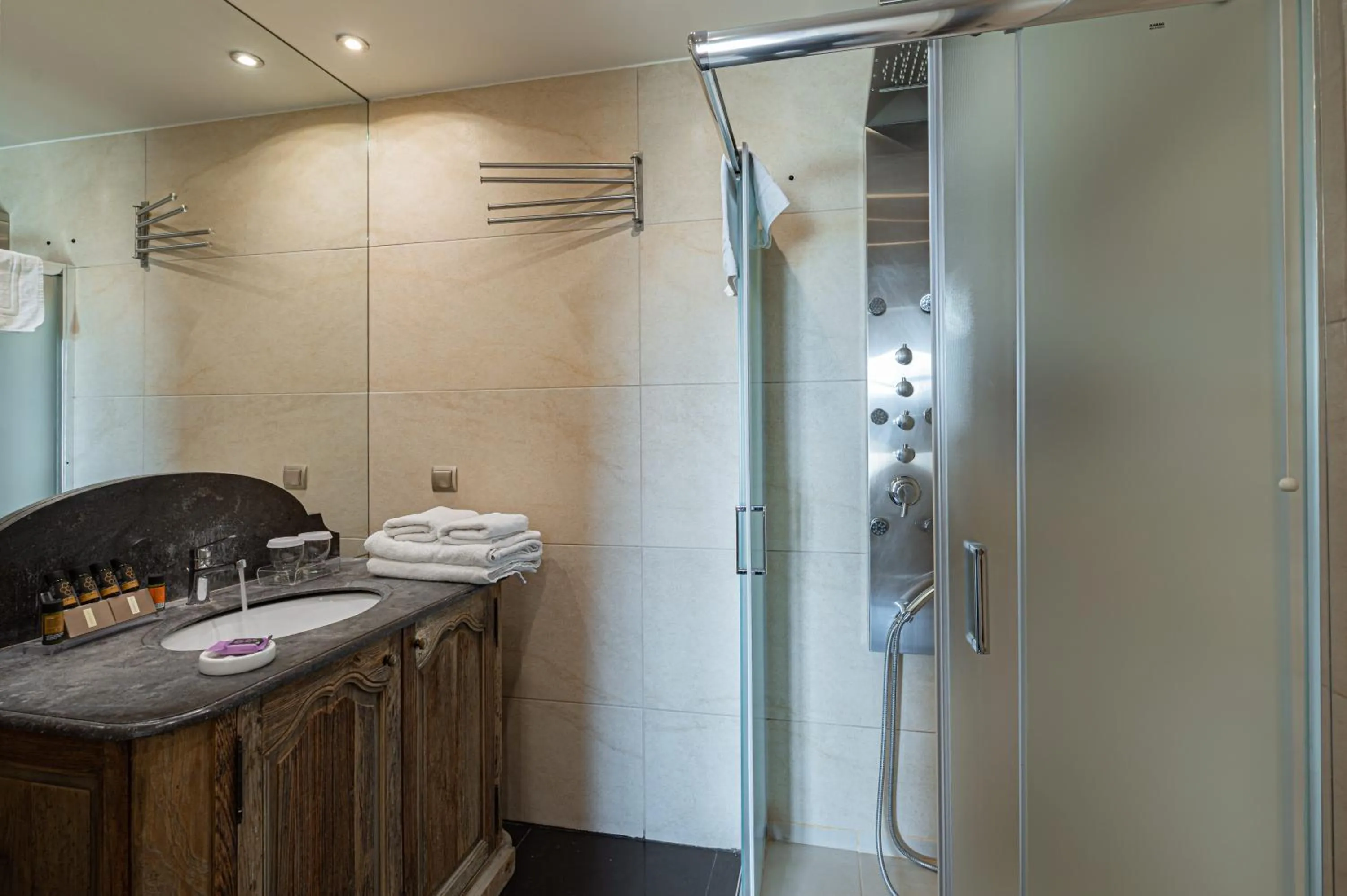 Shower in Nymfasia Resort