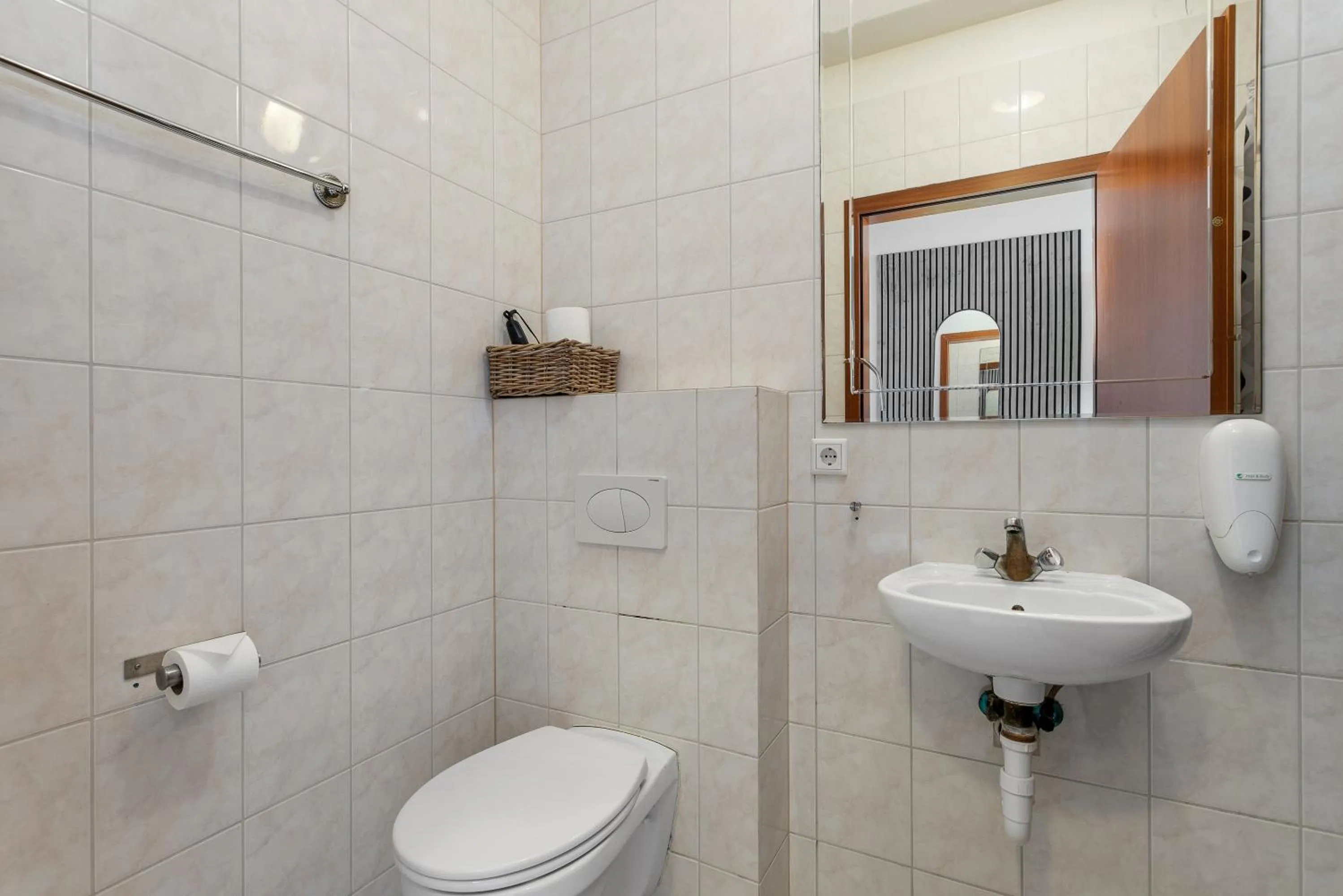 Toilet in Iceland Comfort Apartments by Heimaleiga