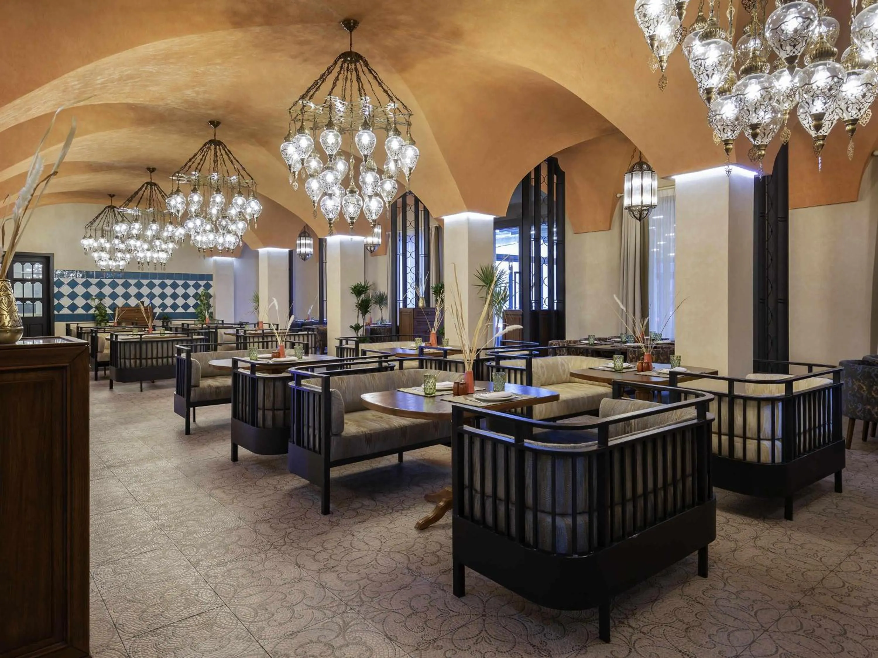 Restaurant/places to eat in Mercure Tashkent South