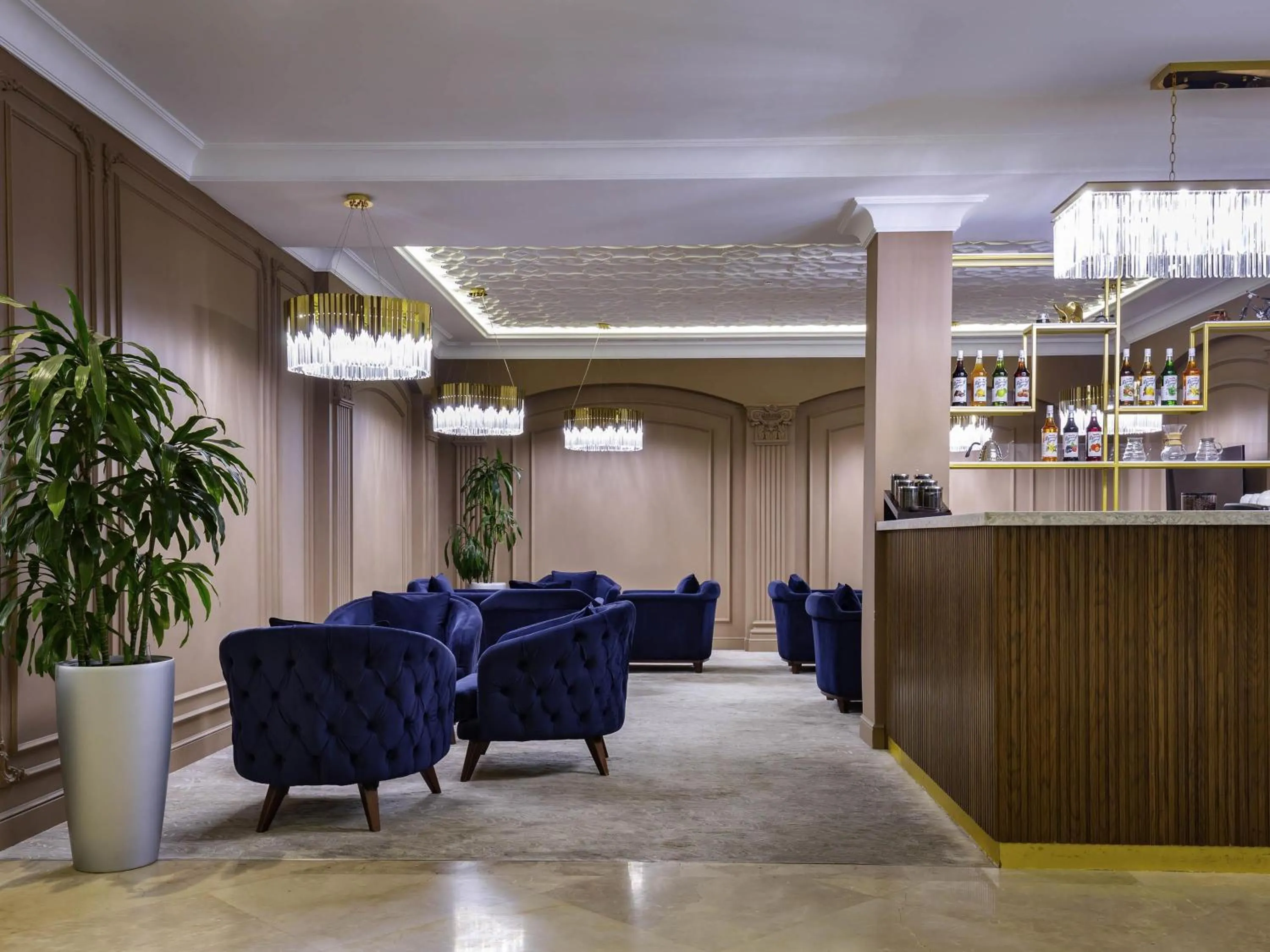 Lounge or bar in Mercure Tashkent South