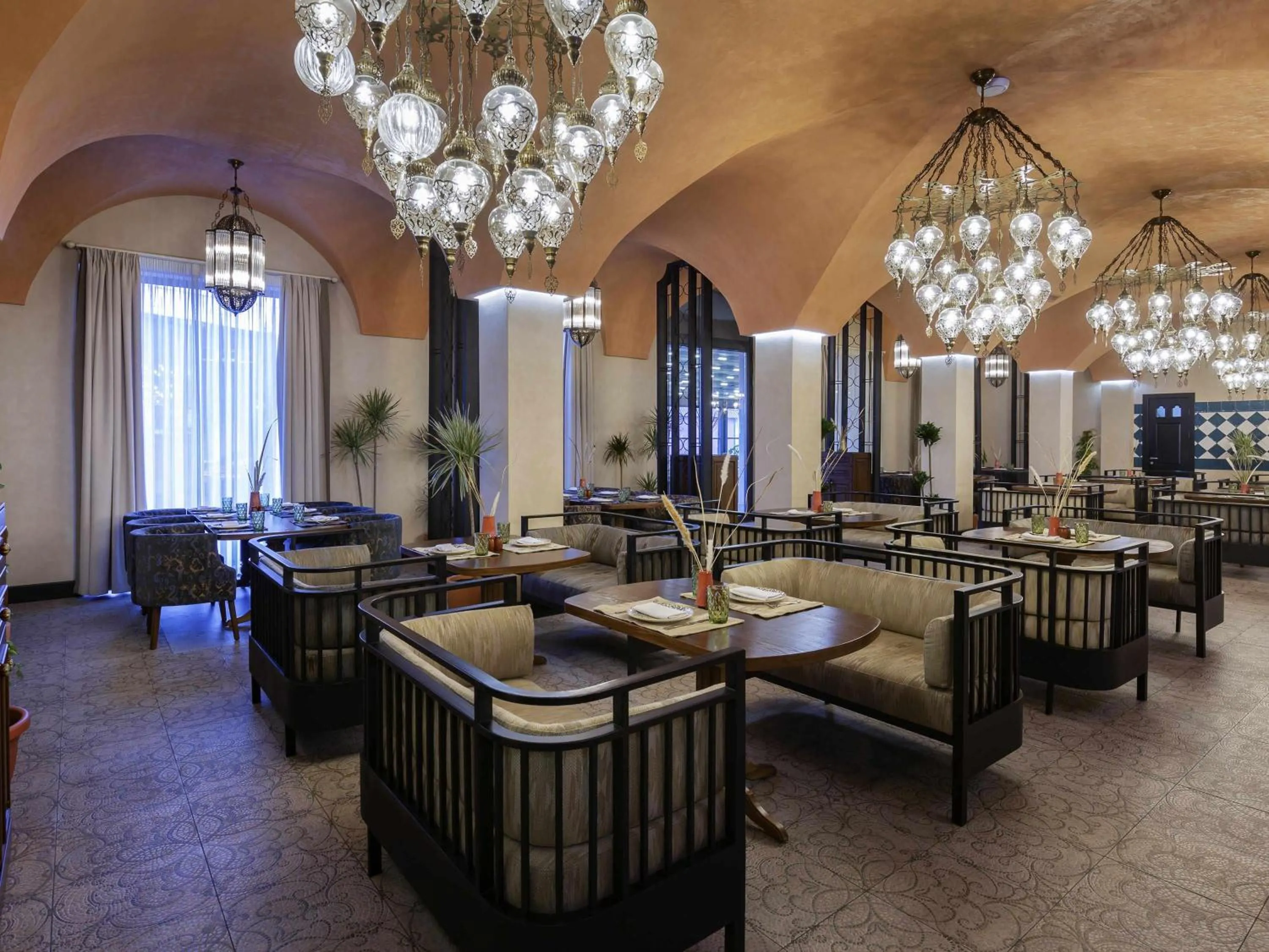 Restaurant/places to eat in Mercure Tashkent South