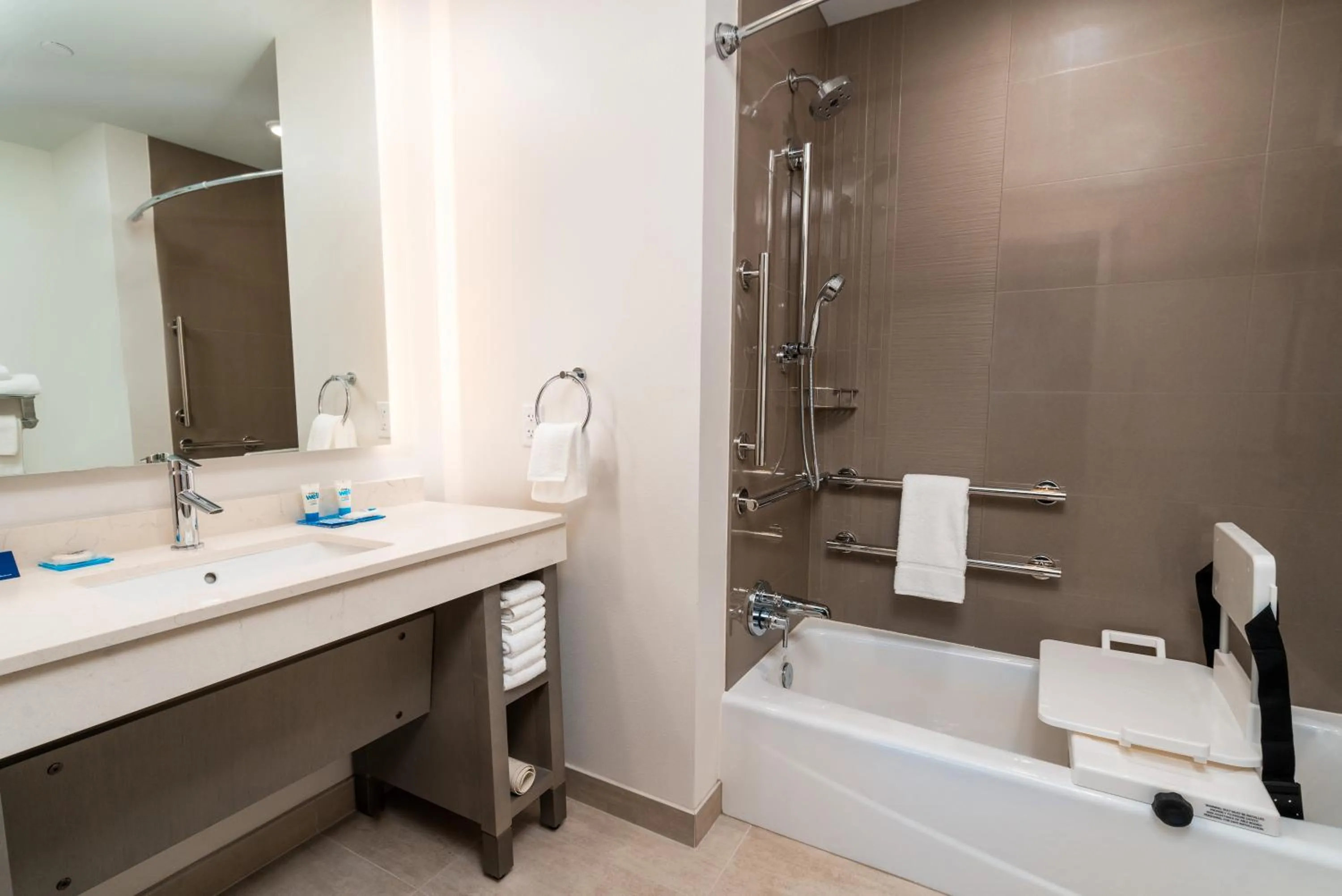 Bathroom in Hyatt House Nashville Airport