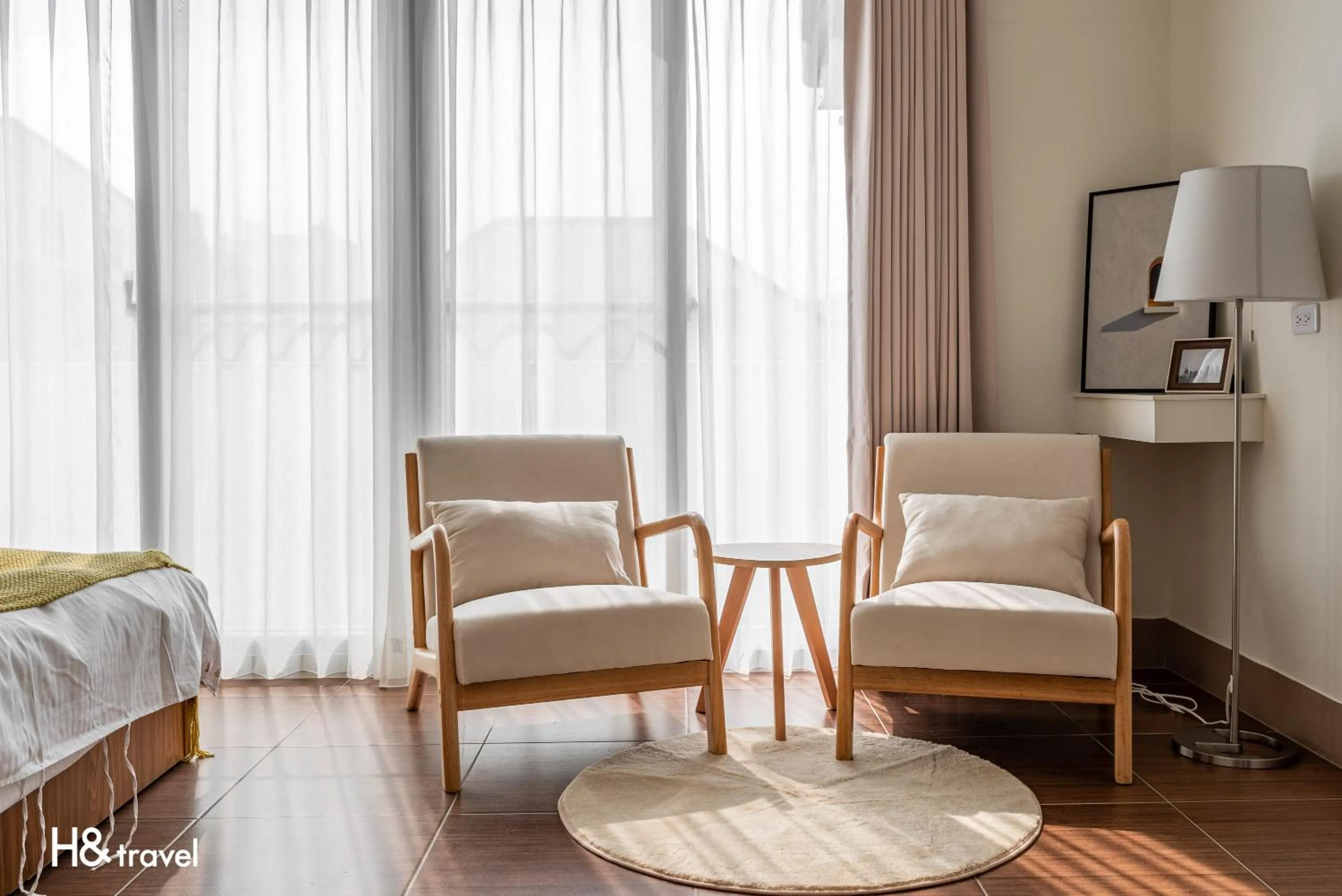 View (from property/room), Bed in Taitung Feng Lin Resort Hotel