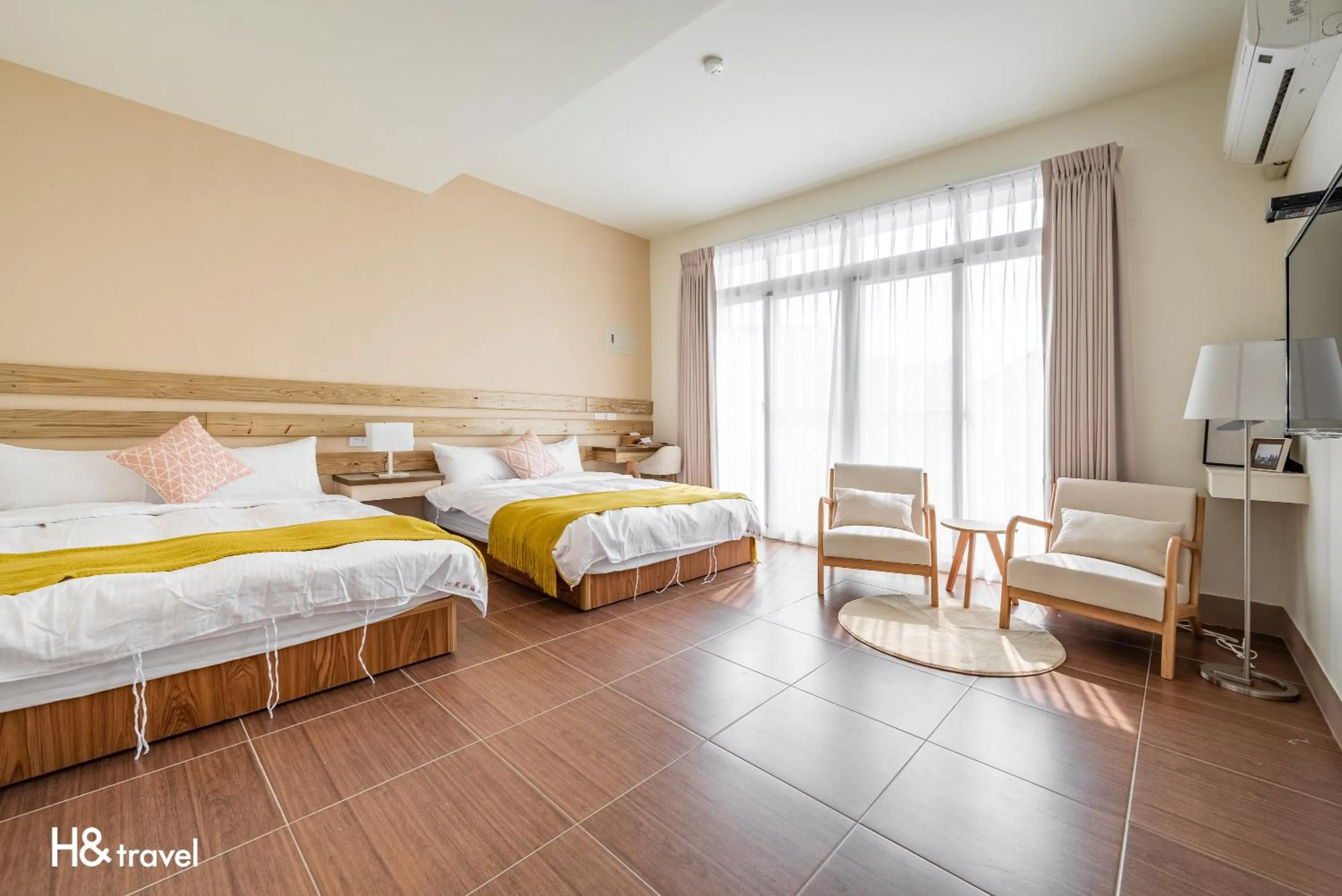 Living room, Bed in Taitung Feng Lin Resort Hotel