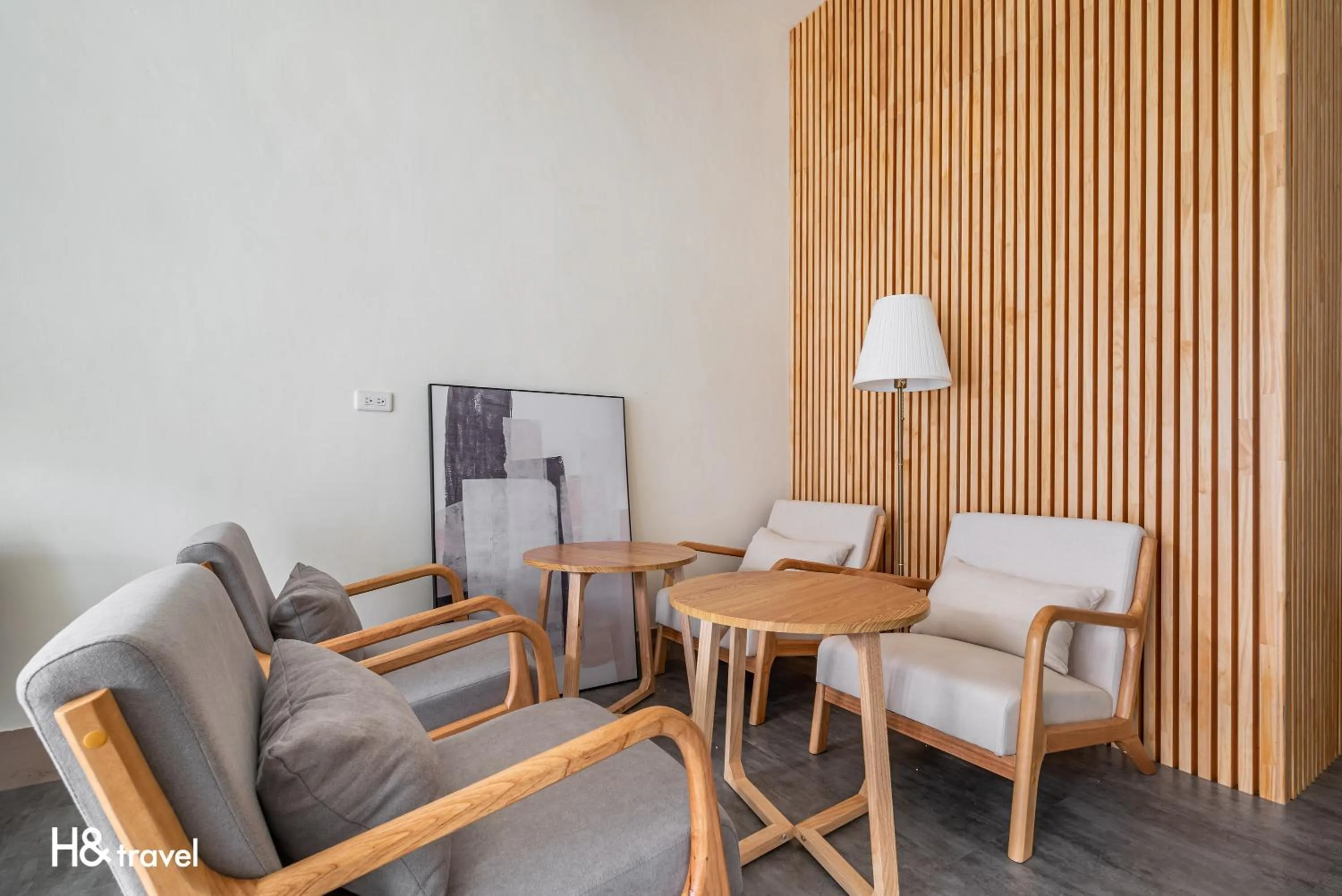 Communal lounge/ TV room in Taitung Feng Lin Resort Hotel