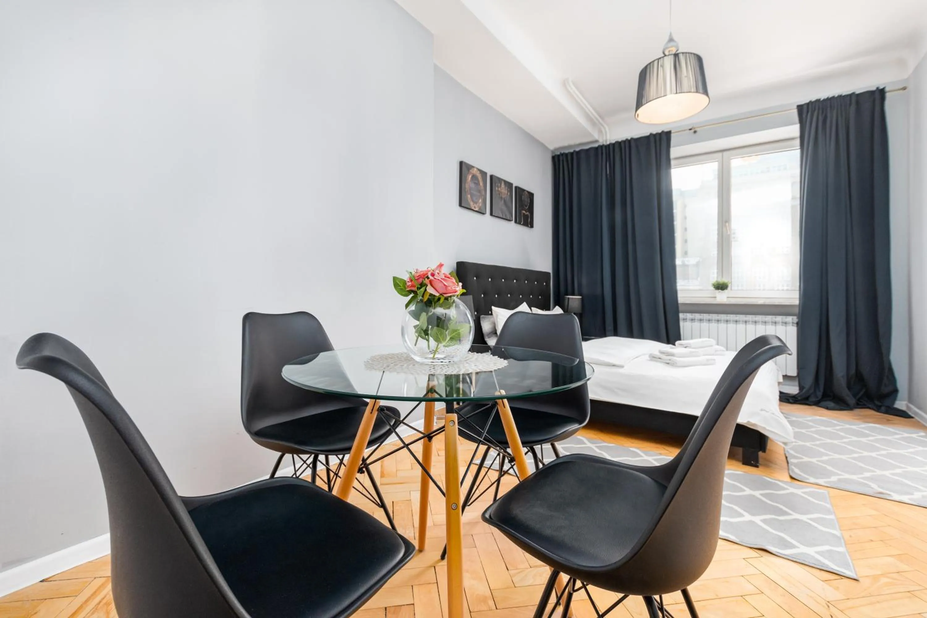 Dining area in Apartament One by Your Freedom