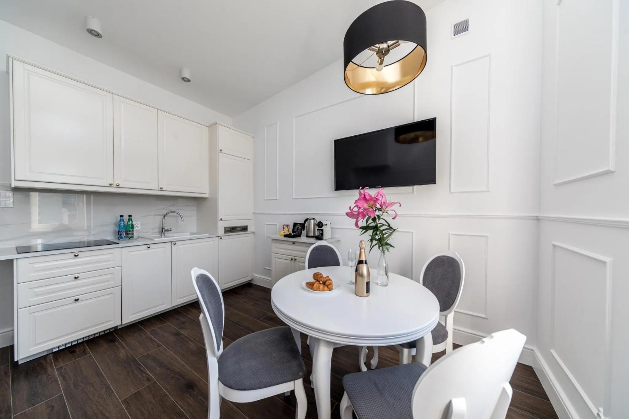 TV and multimedia in Apartament One by Your Freedom