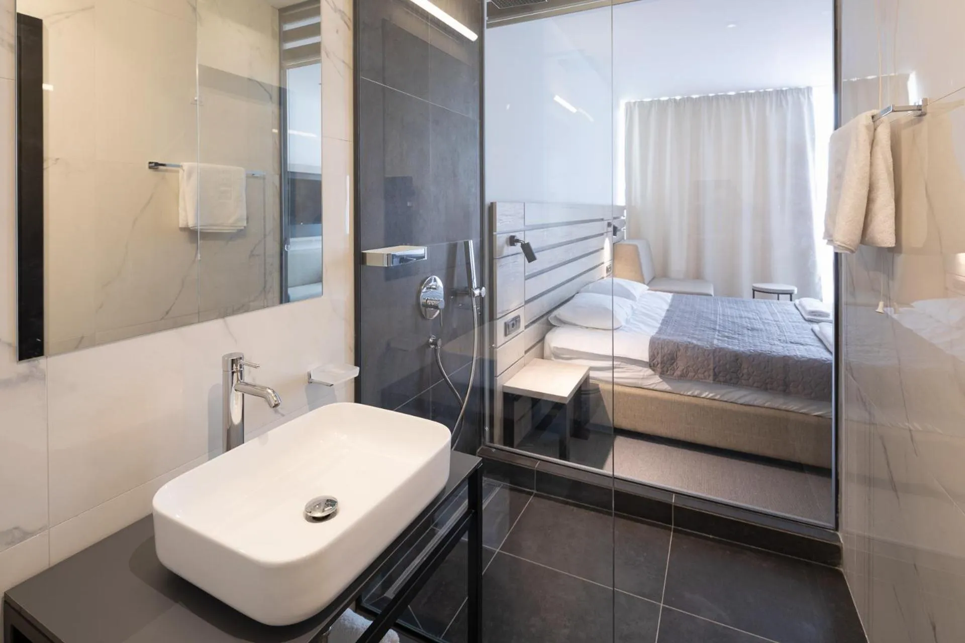 Photo of the whole room, Bed in Super seven inn