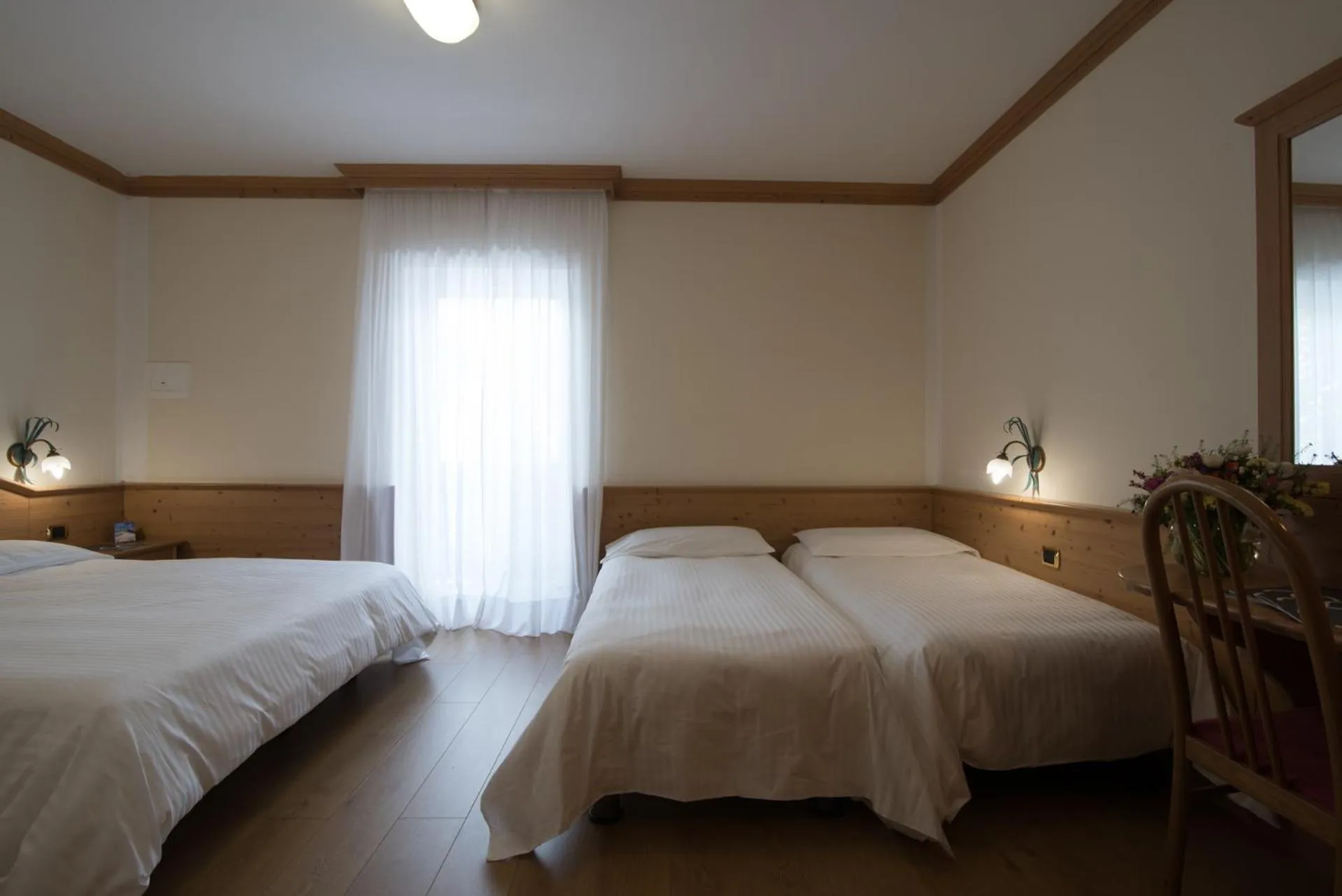 Bedroom, Bed in Hotel Colfosco