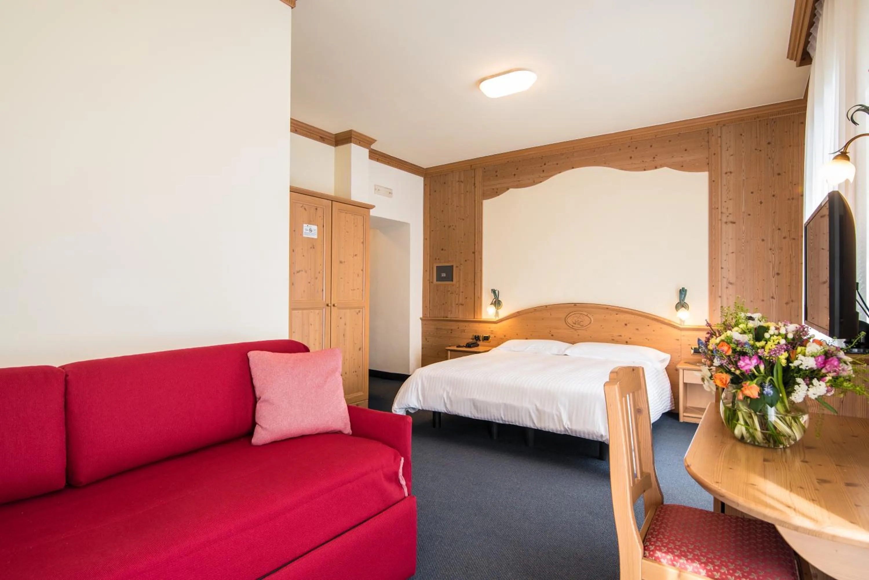 Bedroom, Bed in Hotel Colfosco