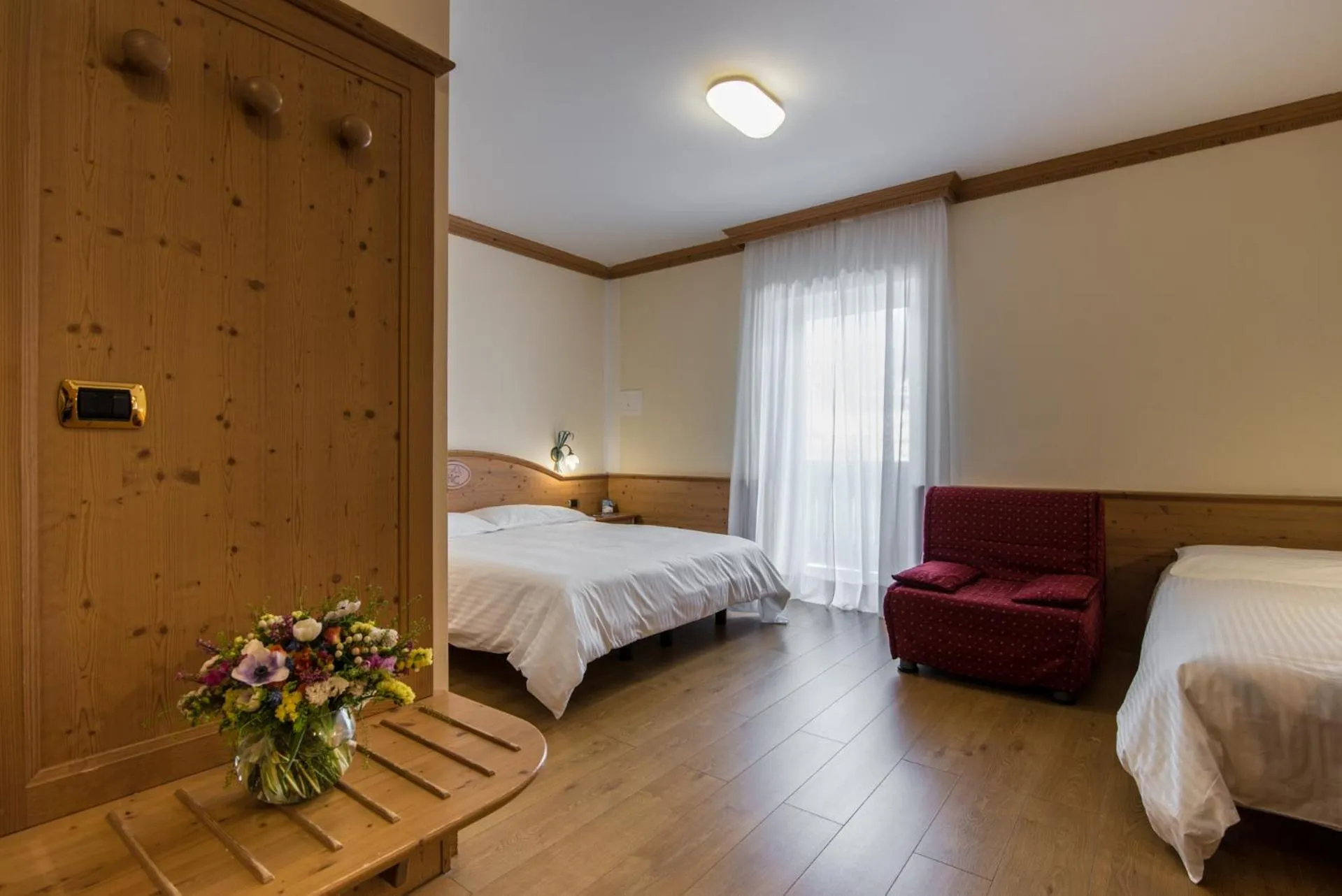 Living room, Bed in Hotel Colfosco