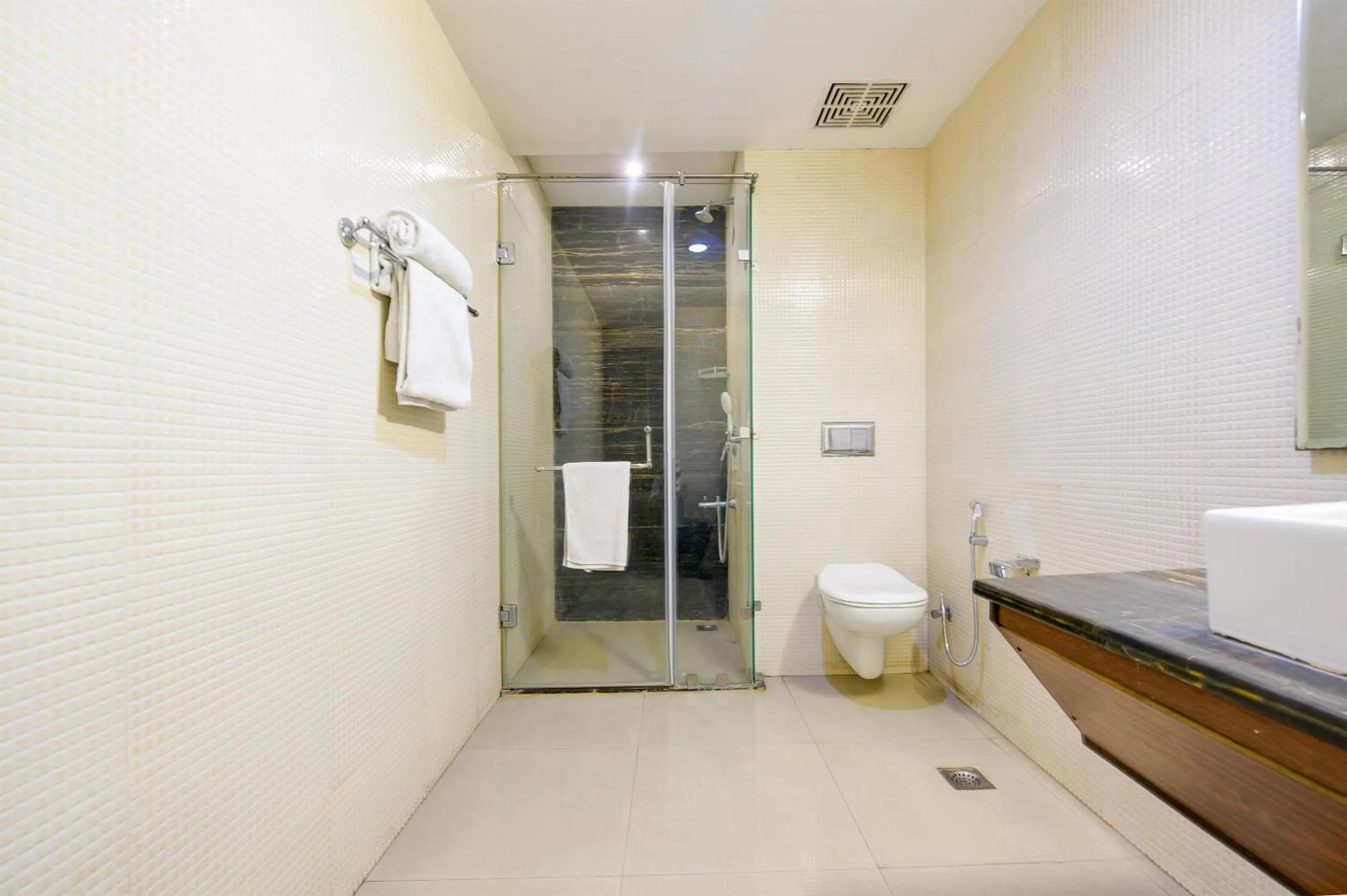 Bathroom in The Pamposh Hotel