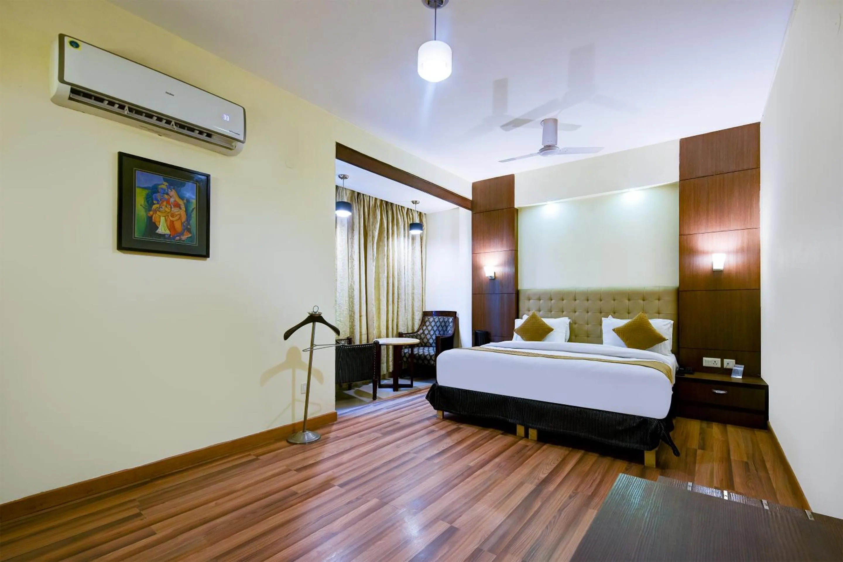 Bedroom, Bed in The Pamposh Hotel