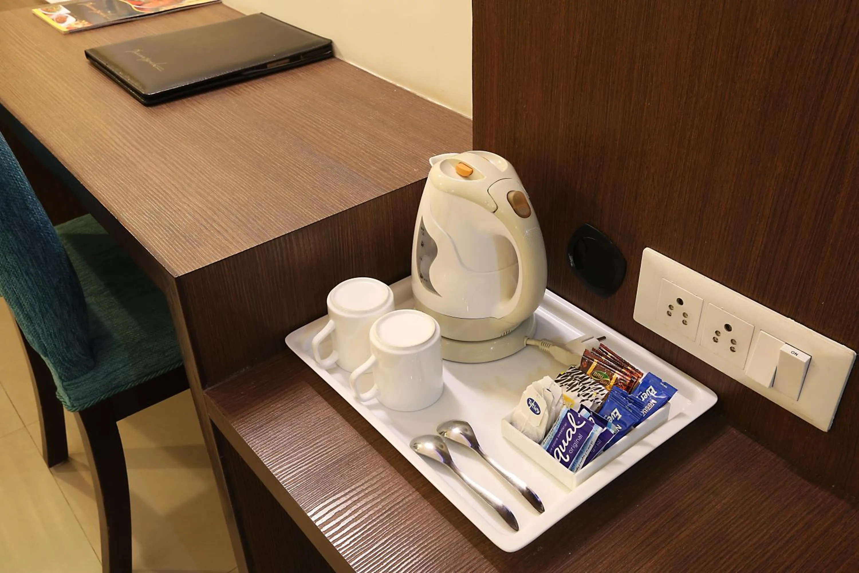 Coffee/tea facilities in The Pamposh Hotel