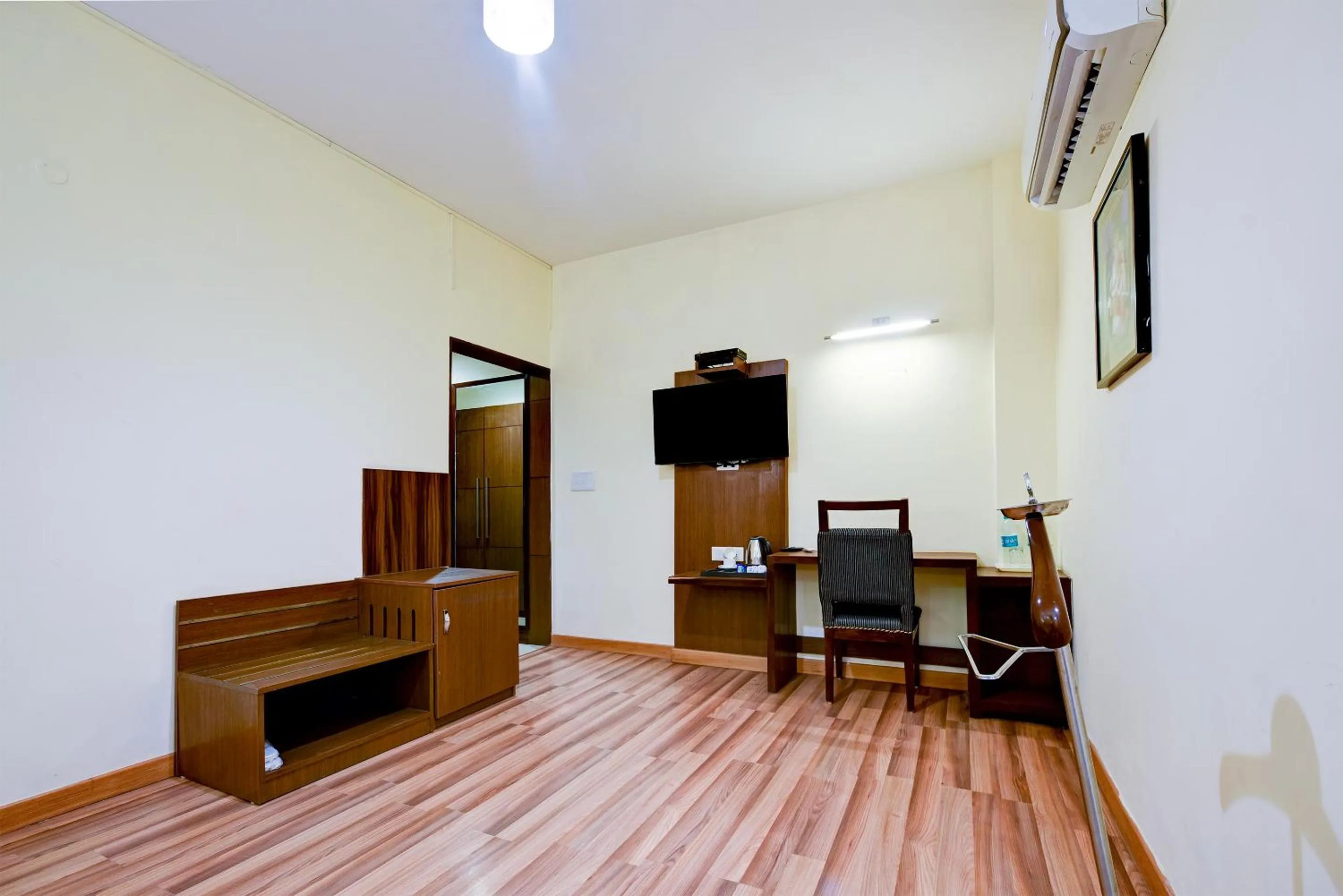 Bedroom in The Pamposh Hotel