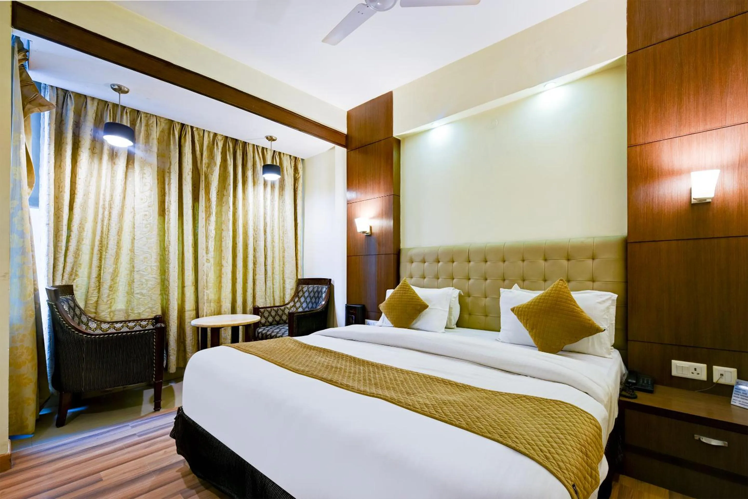 Bedroom, Bed in The Pamposh Hotel