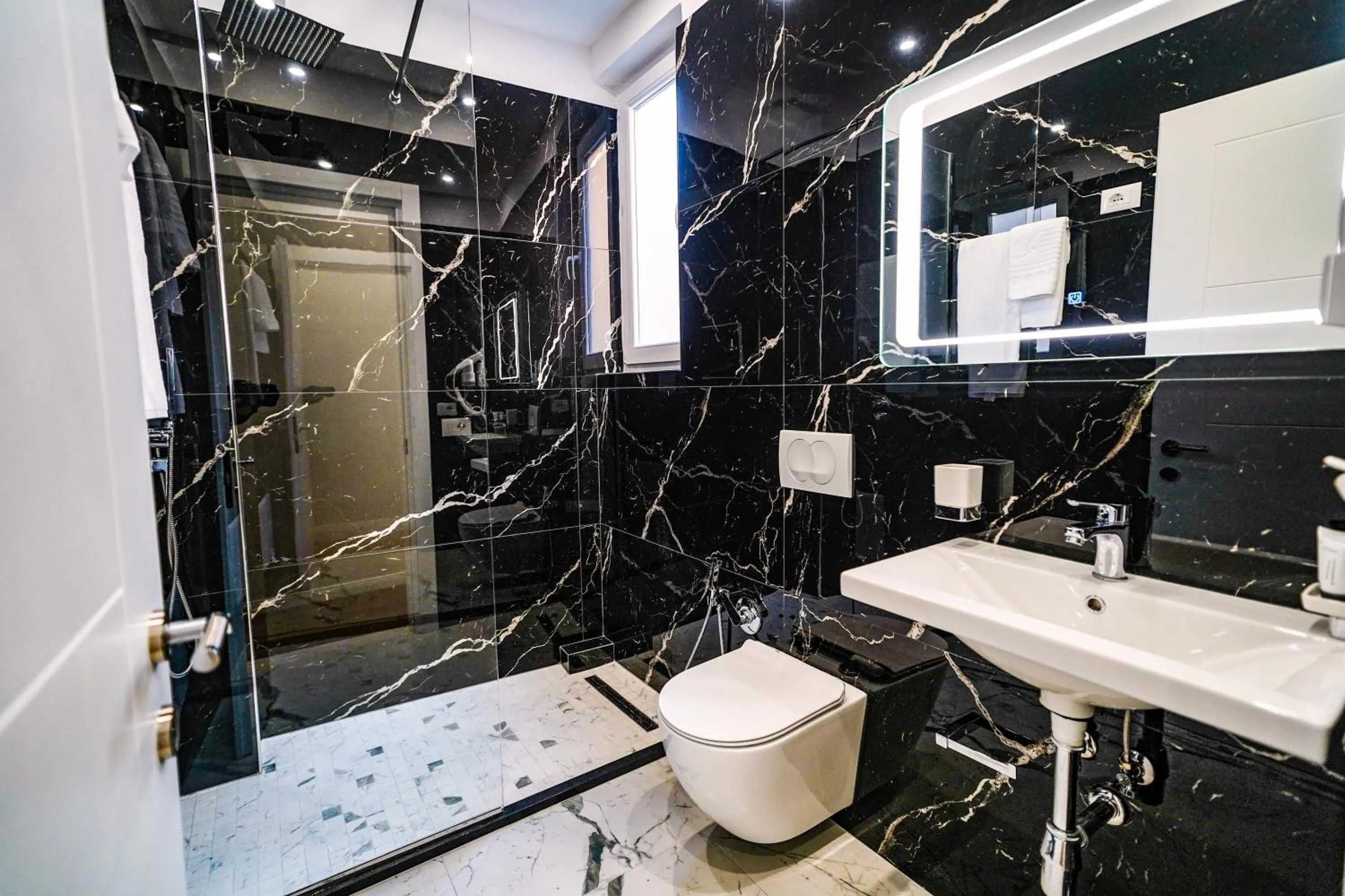 Toilet in Hotel Capital Inn Tirana