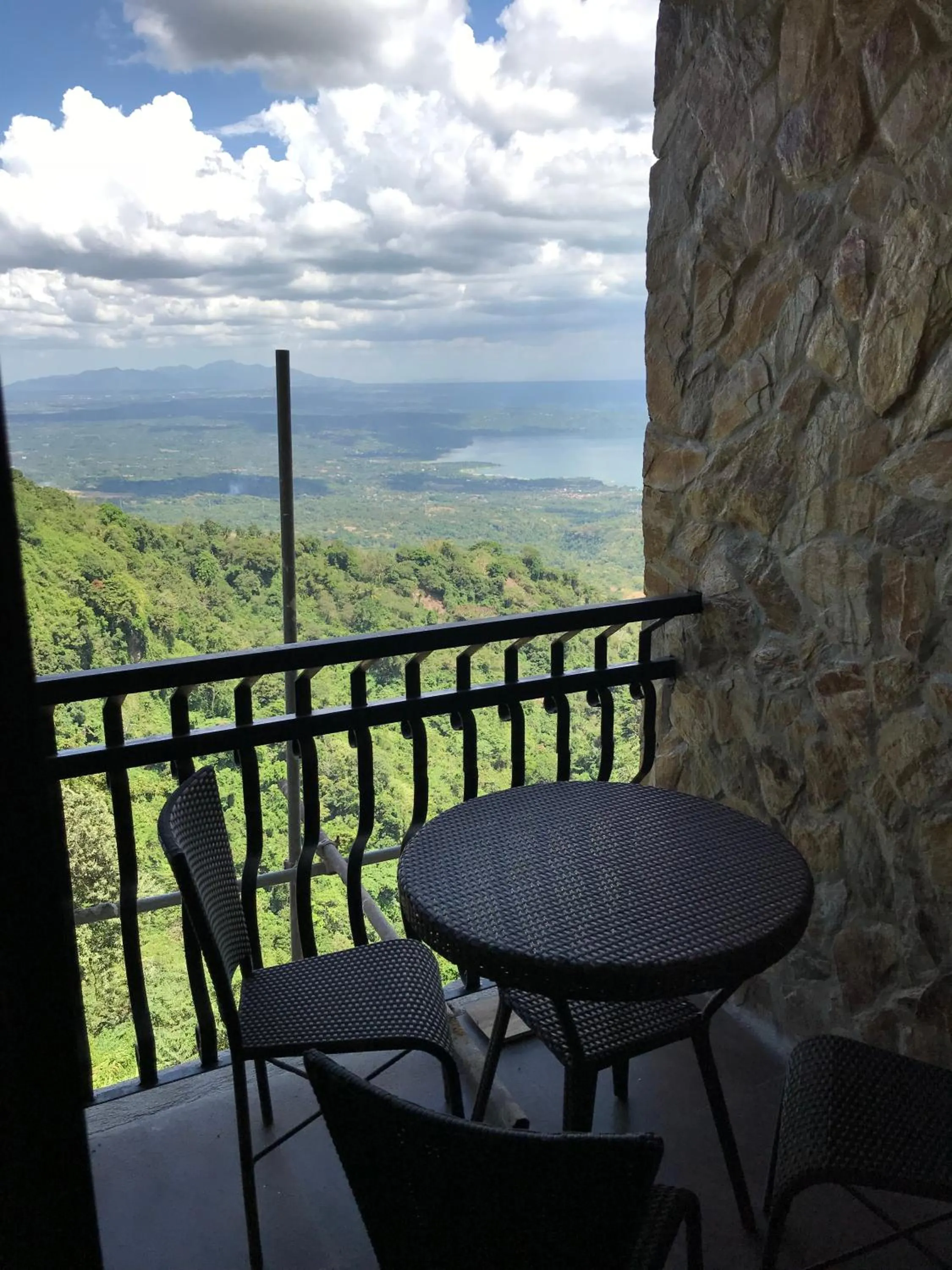 Alta D' Tagaytay Hotel