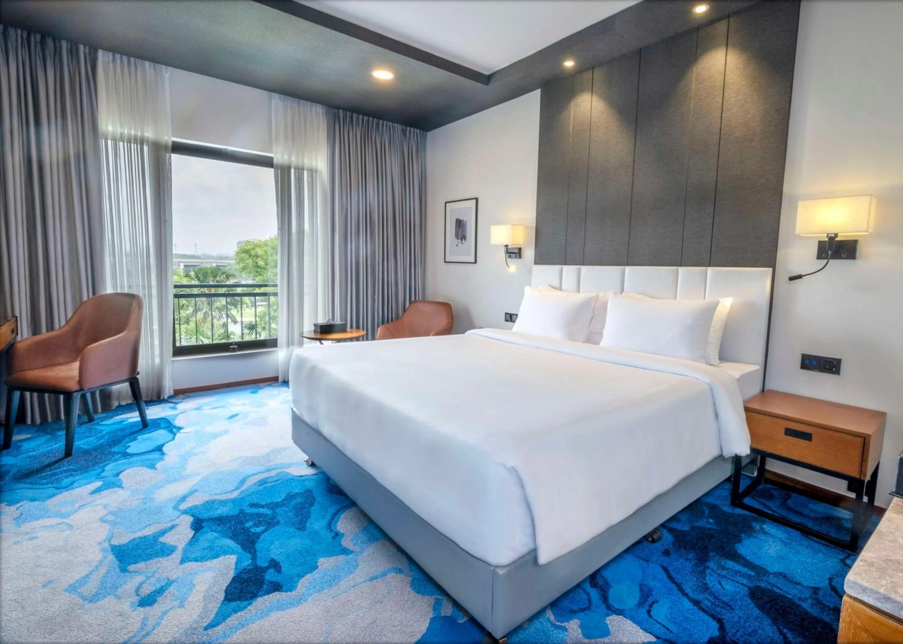 Bedroom, Bed in Radisson Blu Dhaka Water Garden