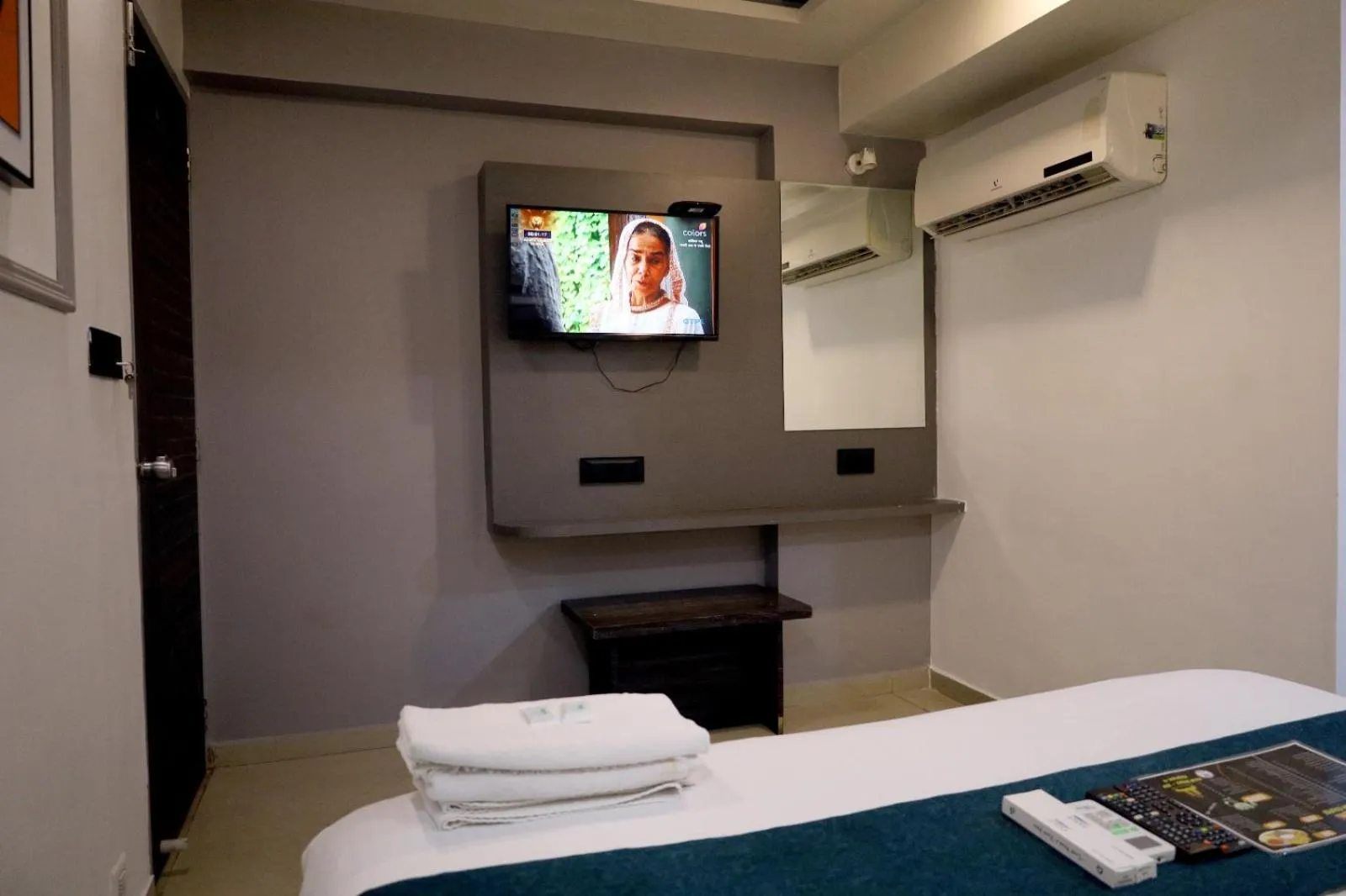 Bedroom, Bed in HOTEL GOLD LEAF