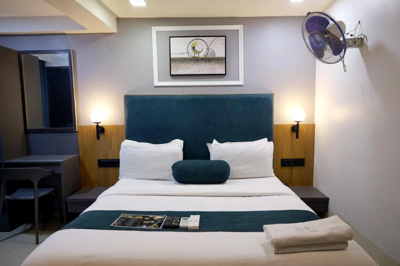 Bedroom, Bed in HOTEL GOLD LEAF