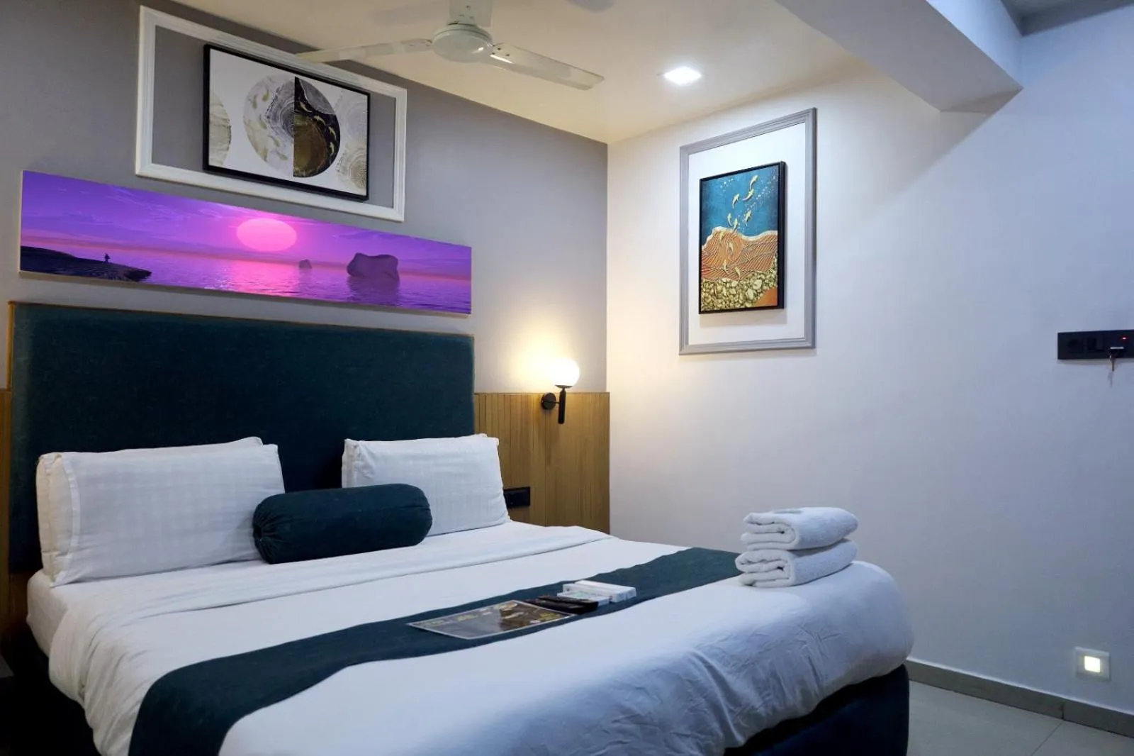 Bedroom, Bed in HOTEL GOLD LEAF