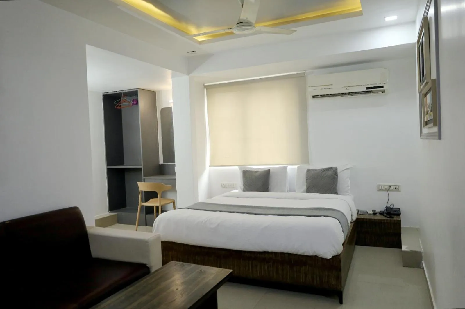 Bedroom, Bed in HOTEL GOLD LEAF