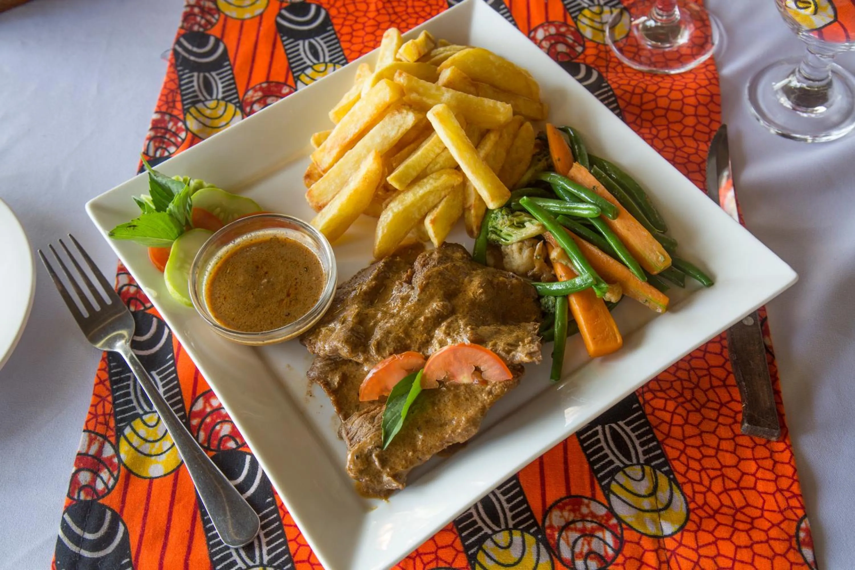 Food and drinks in Antonio Beach Tree House Hotel & Spa