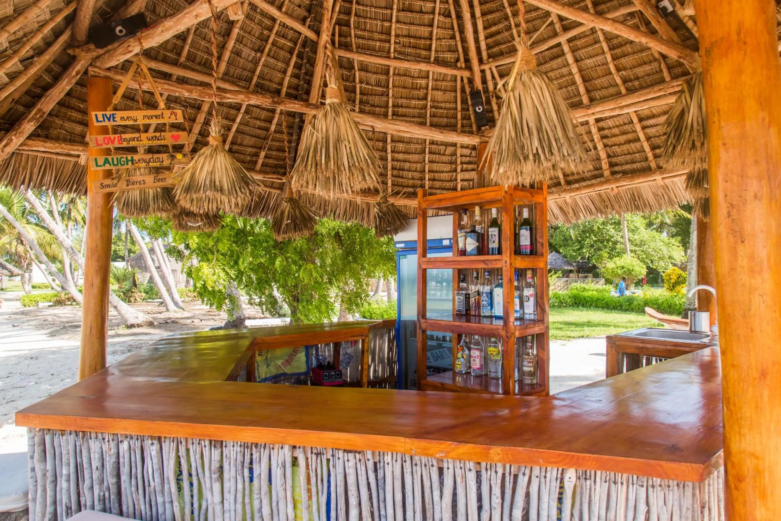 Restaurant/places to eat in Antonio Beach Tree House Hotel & Spa