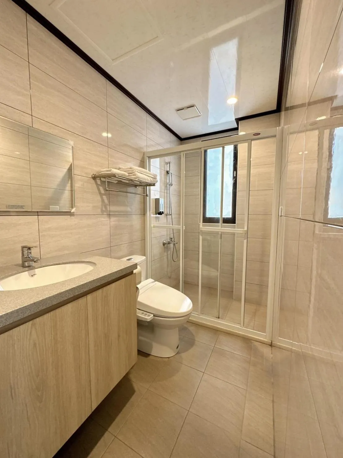Shower in 9 Tan Yuan Homestay