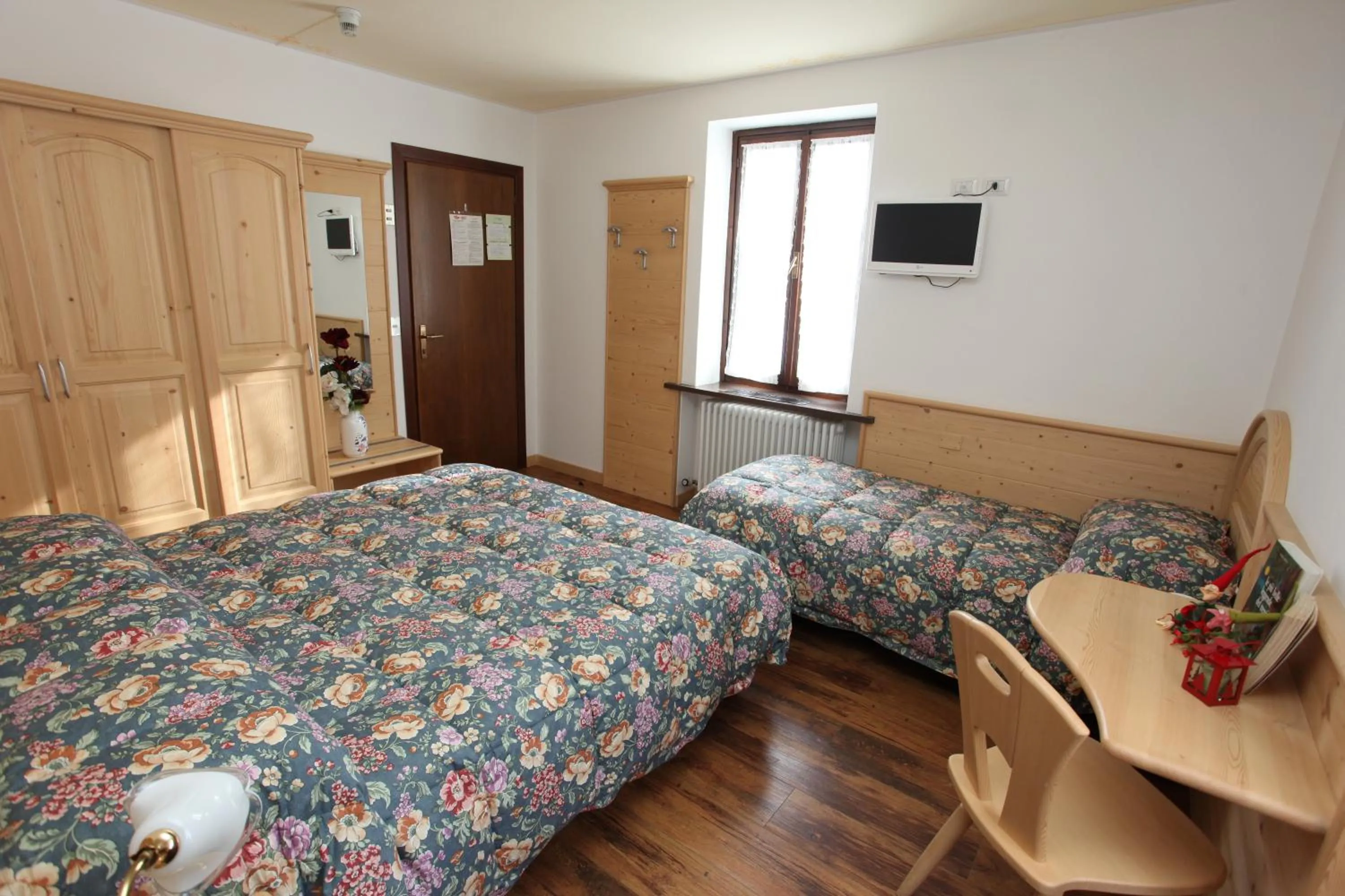 Photo of the whole room, Bed in GH Hotel Fratazza