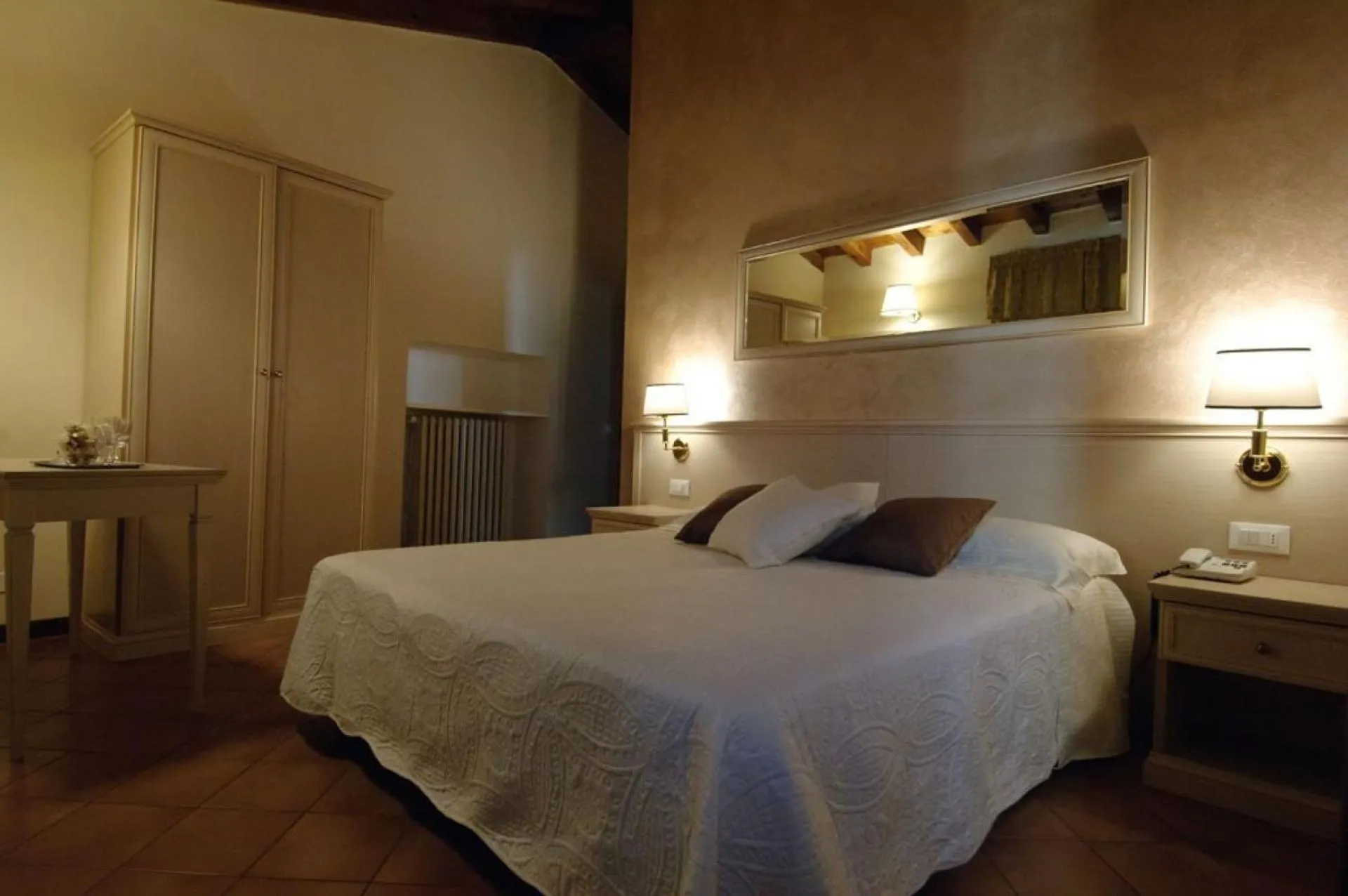 Bed in Albergo CAVALLINO 10