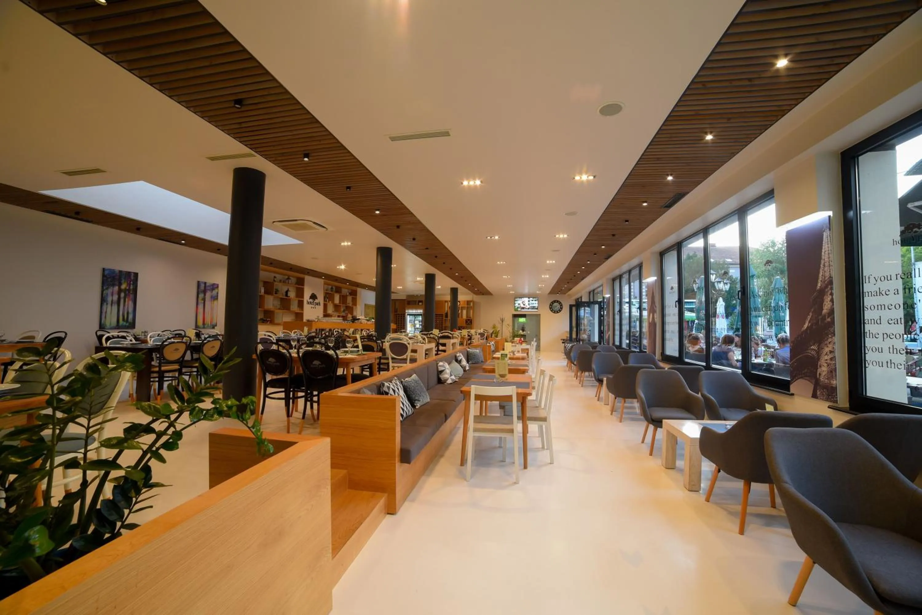 Restaurant/places to eat in Park Hotel