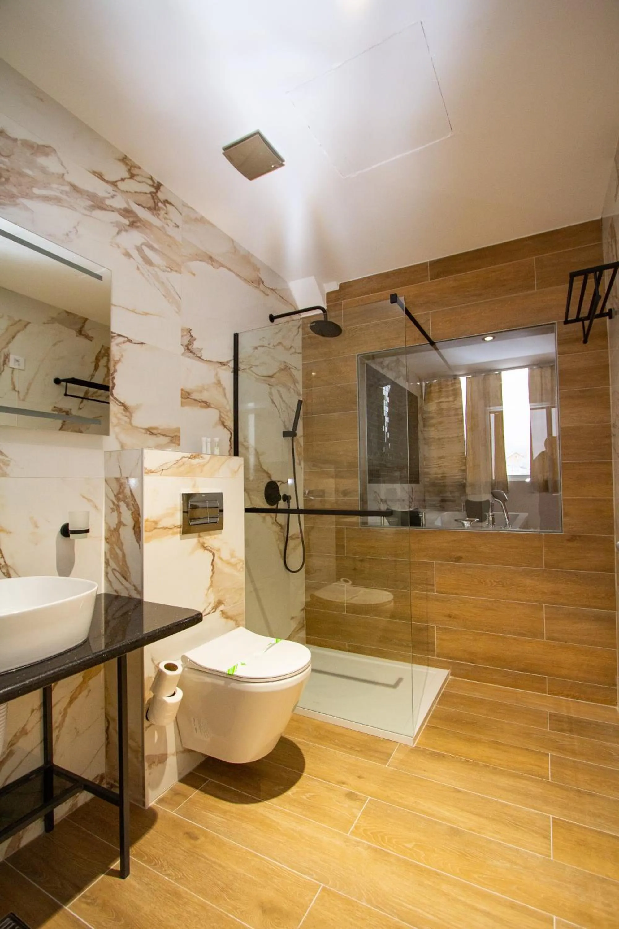 Shower in Hotel Grand