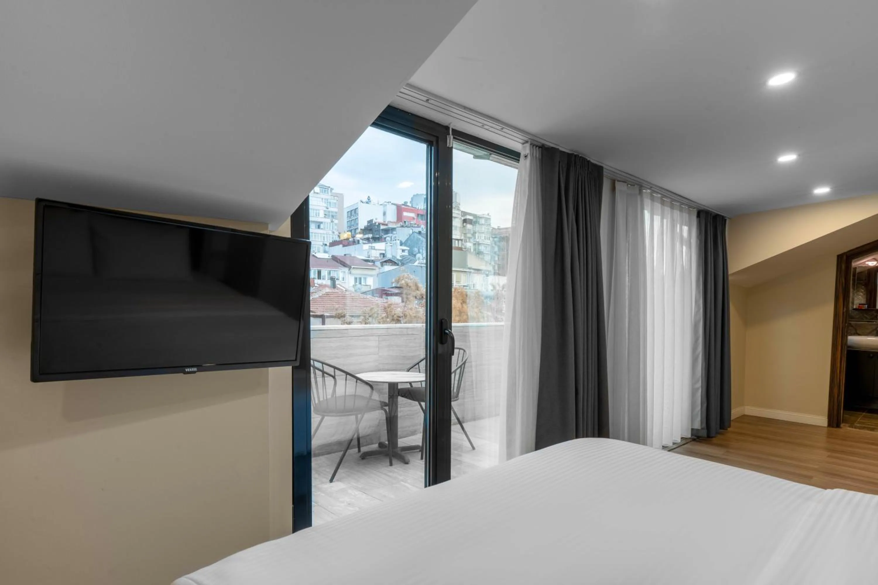 Balcony/Terrace, Bed in Actuel Life Hotels - Special Class