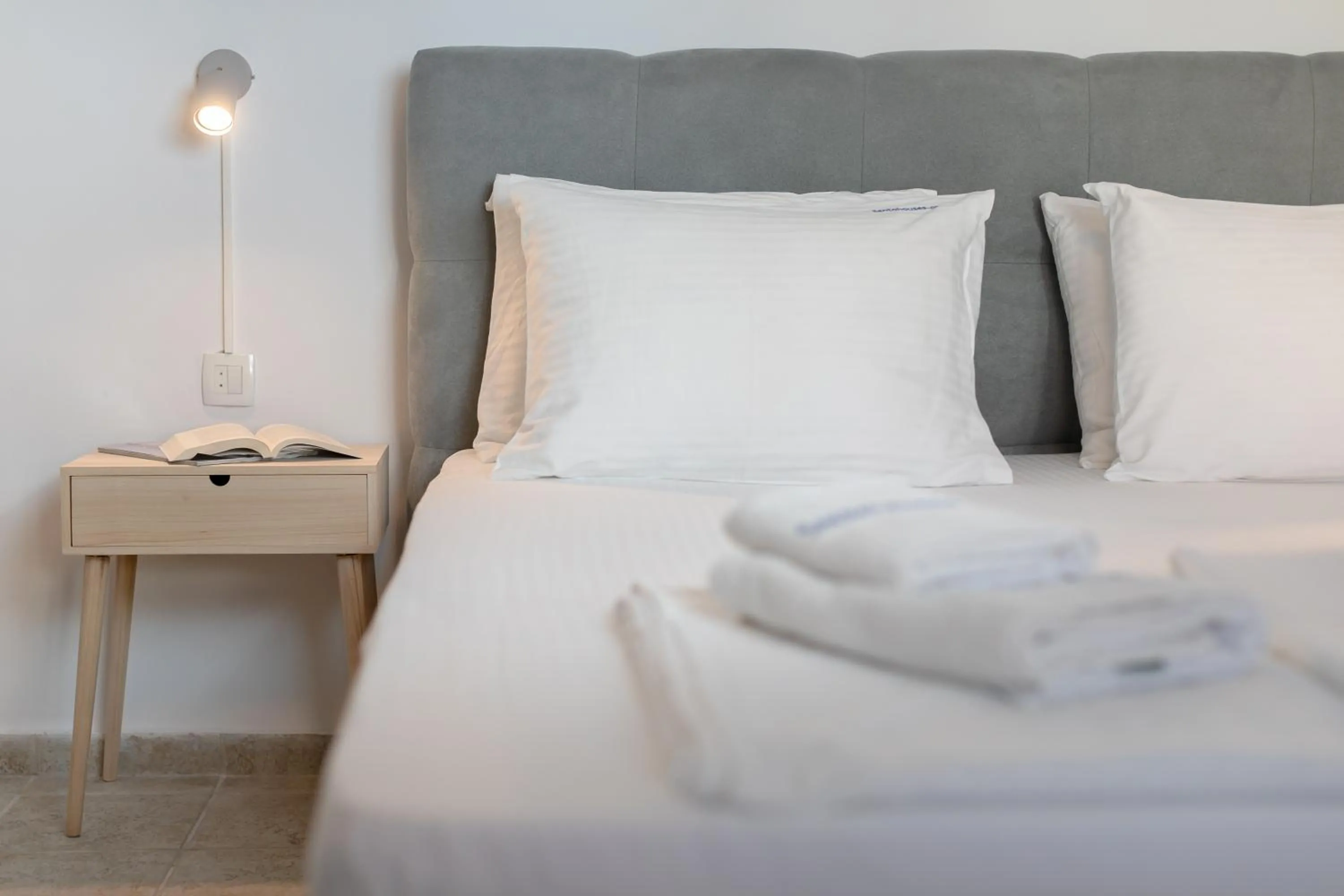 Bed in NEOKLASSIKO KOUKOULI