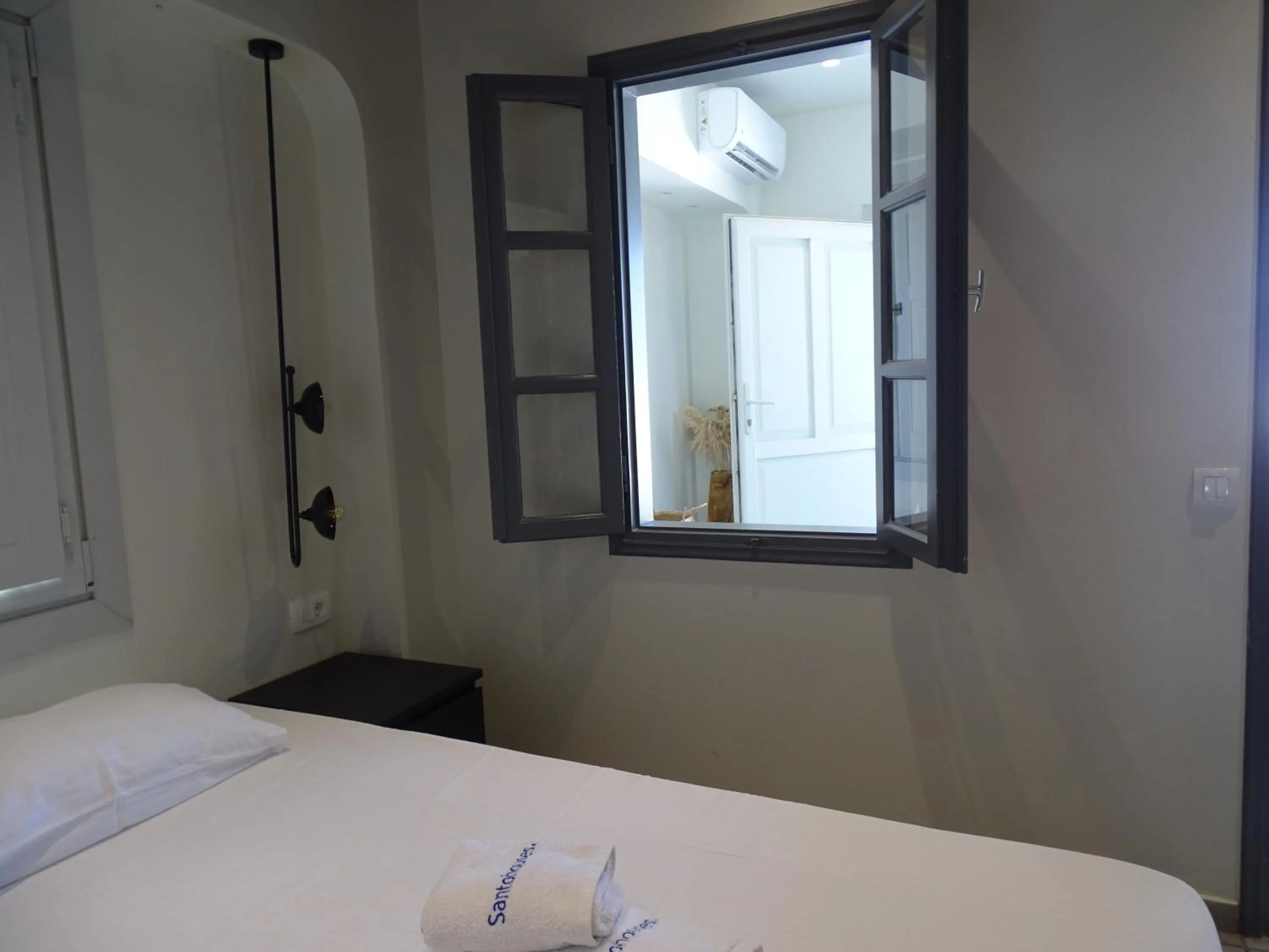 Photo of the whole room in NEOKLASSIKO KOUKOULI