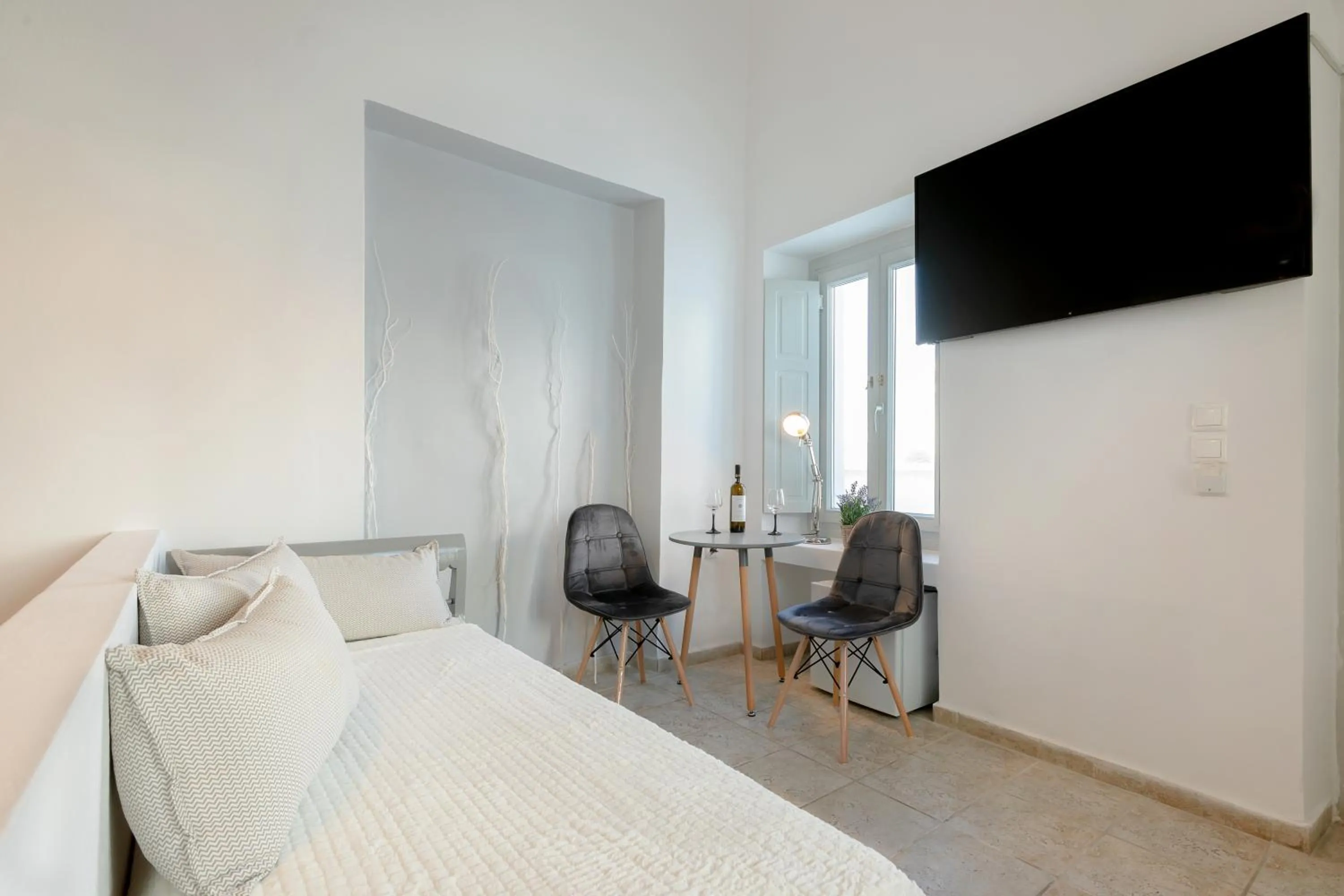 TV and multimedia in NEOKLASSIKO KOUKOULI