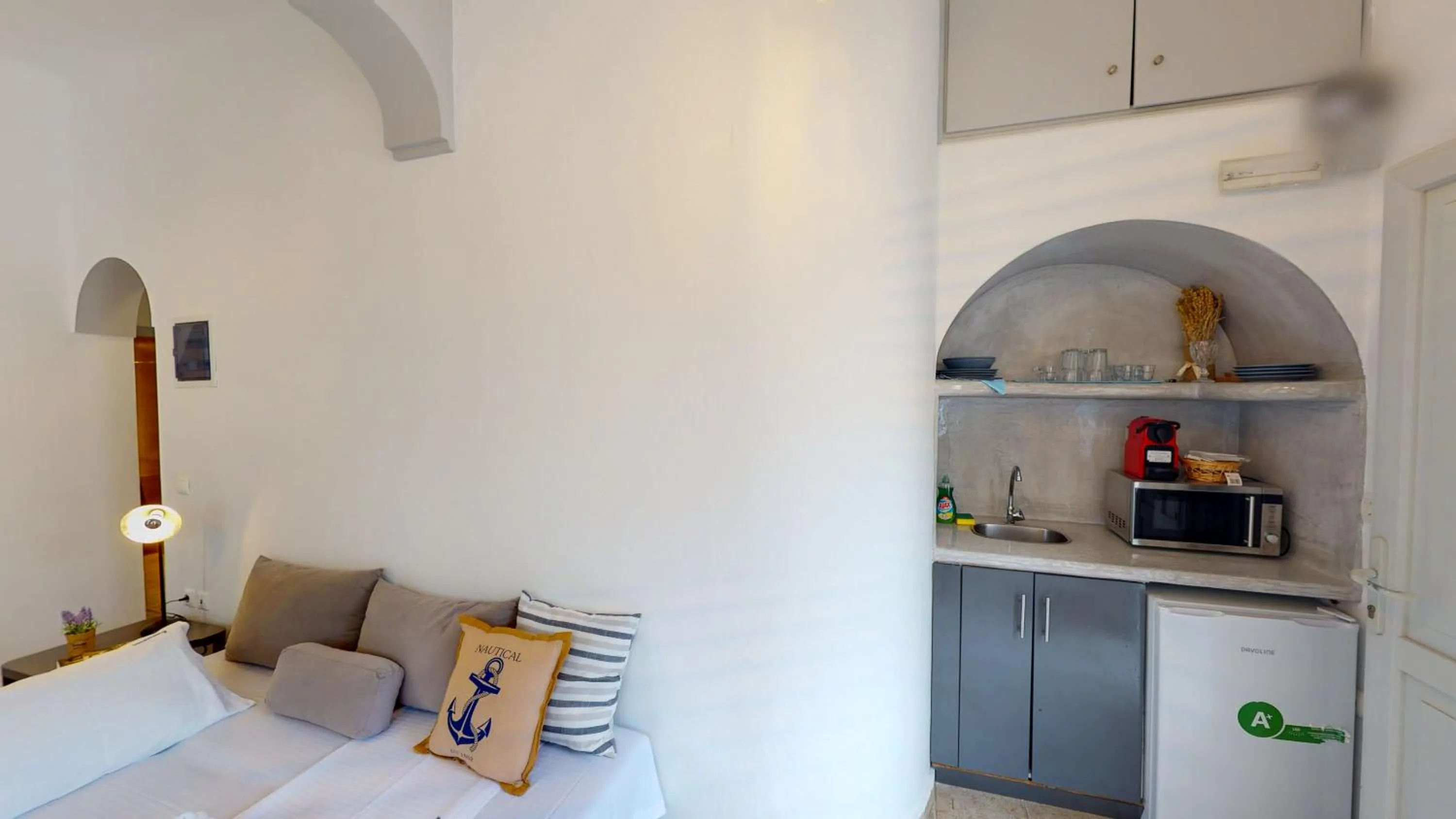 minibar in NEOKLASSIKO KOUKOULI