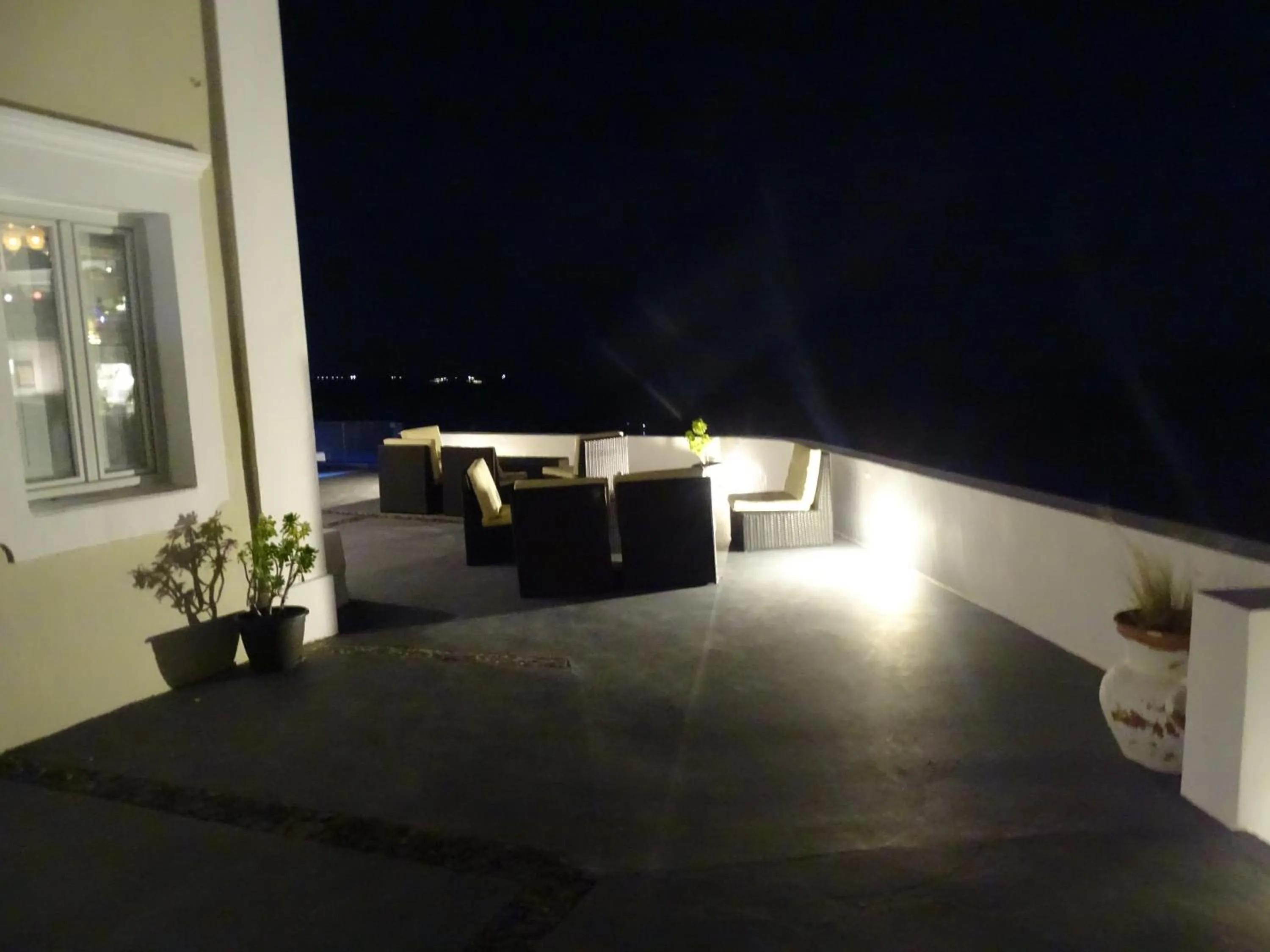 Night in NEOKLASSIKO KOUKOULI