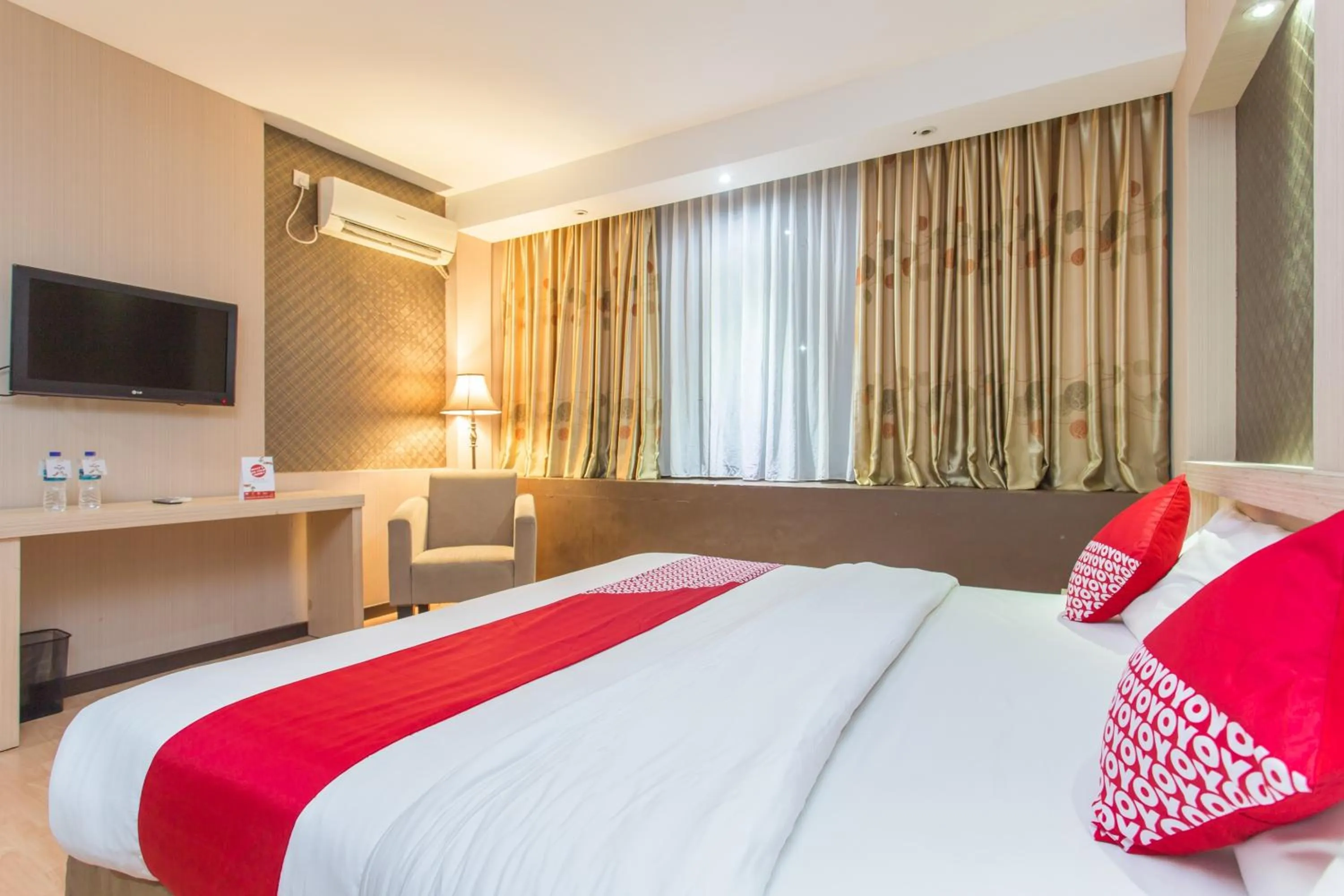 Bedroom in OYO 663 Hotel Sejati