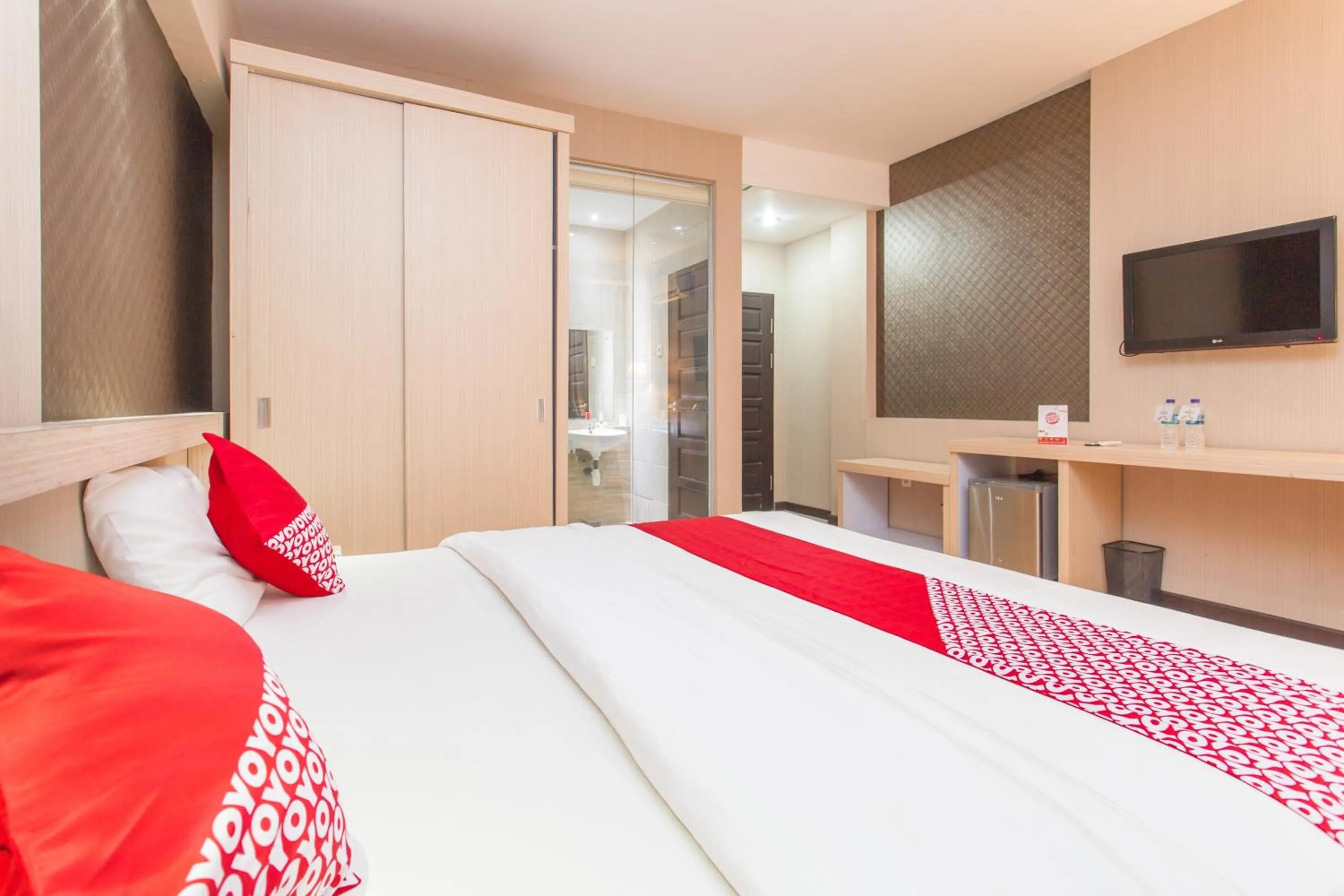 Bedroom in OYO 663 Hotel Sejati