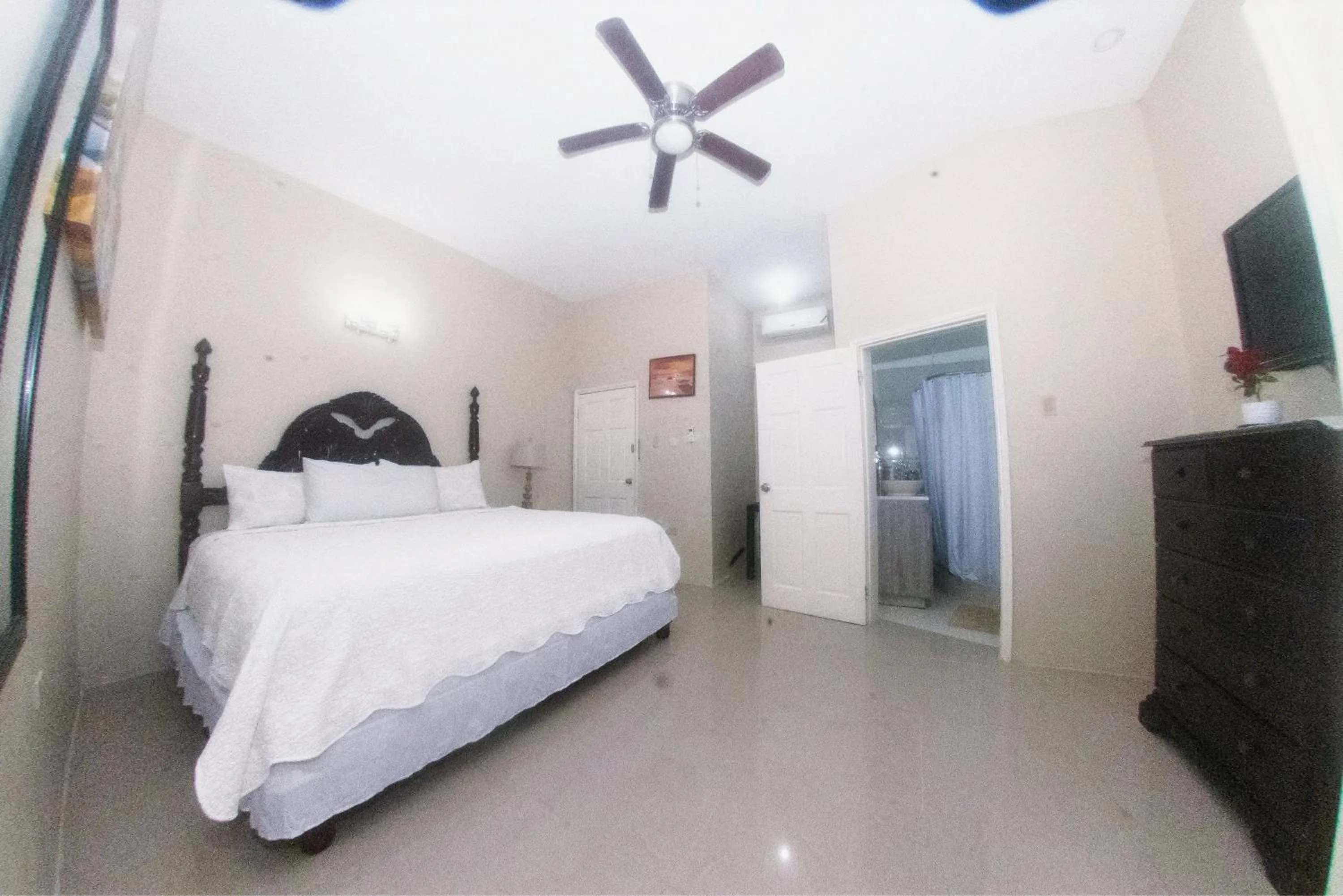 Bed in Dela de-Rose Guest House Negril Jamaica