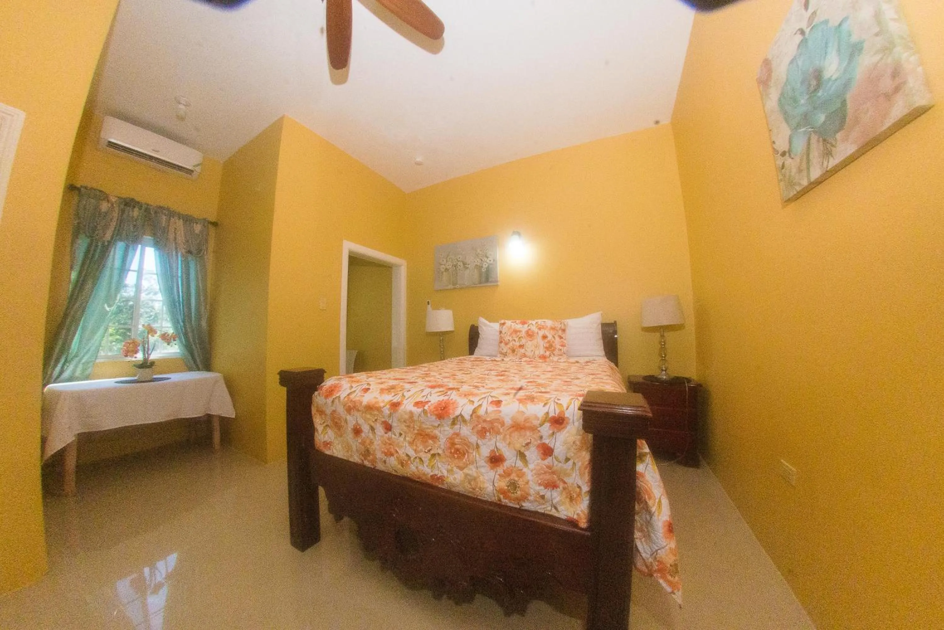Bed in Dela de-Rose Guest House Negril Jamaica