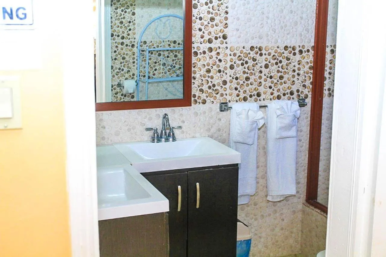 Shower in Dela de-Rose Guest House Negril Jamaica