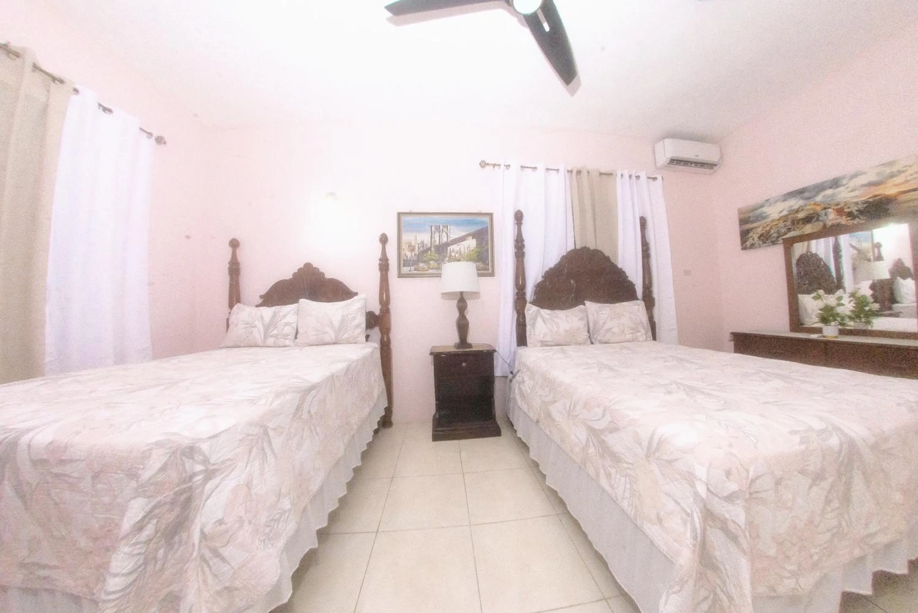 Bed in Dela de-Rose Guest House Negril Jamaica