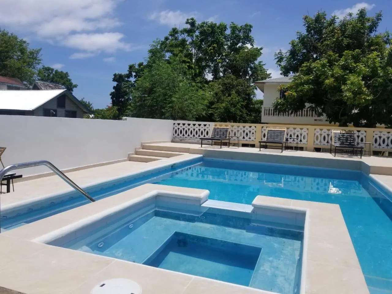 Hot Tub in Dela de-Rose Guest House Negril Jamaica