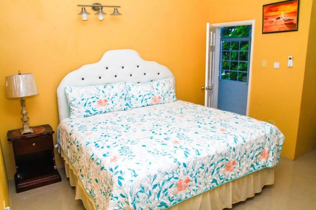 Bed in Dela de-Rose Guest House Negril Jamaica