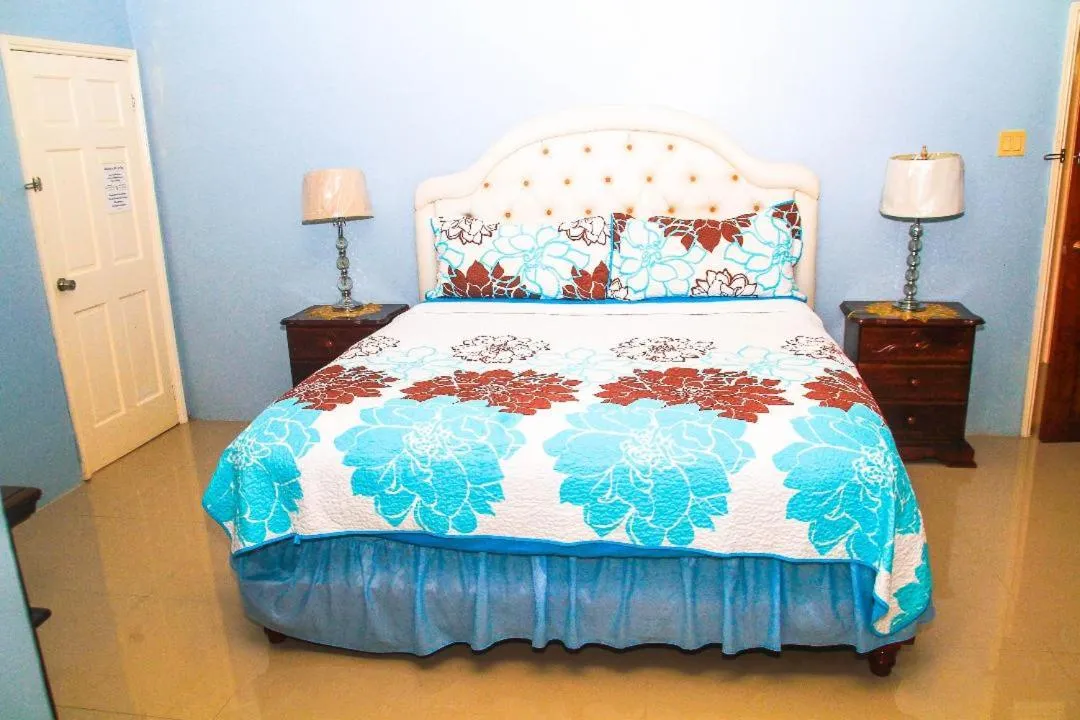 Bed in Dela de-Rose Guest House Negril Jamaica